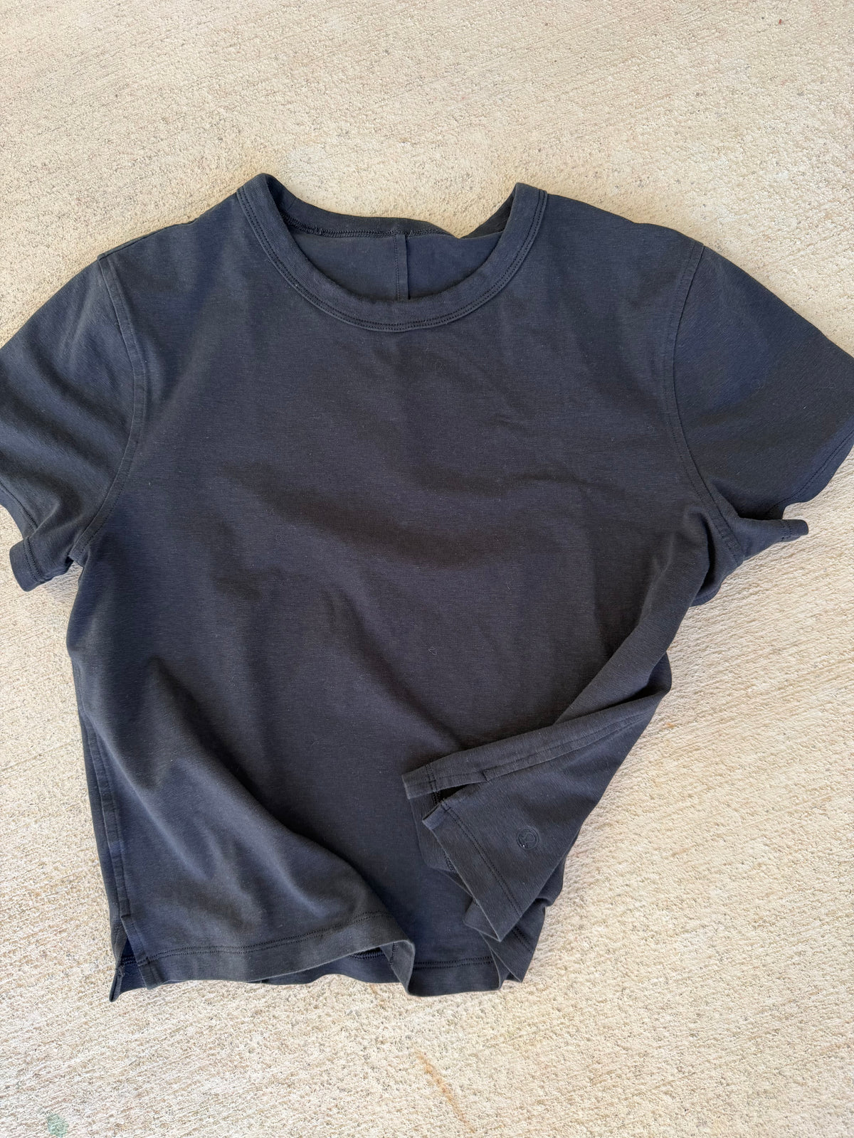 Lulu lemon 🍋 flowy cropped tee size 4 (black)