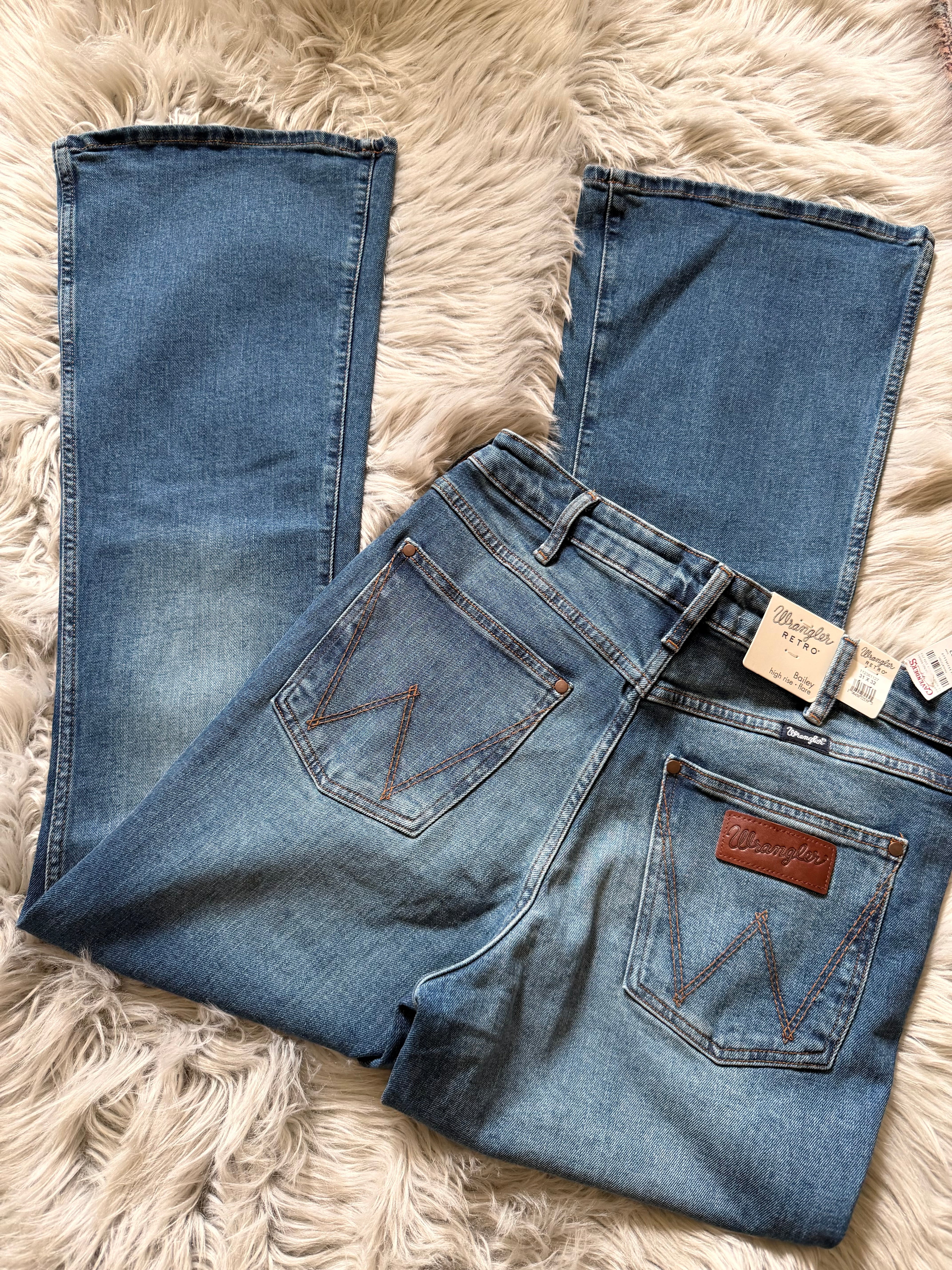 Wrangler retro hr flares 31/32