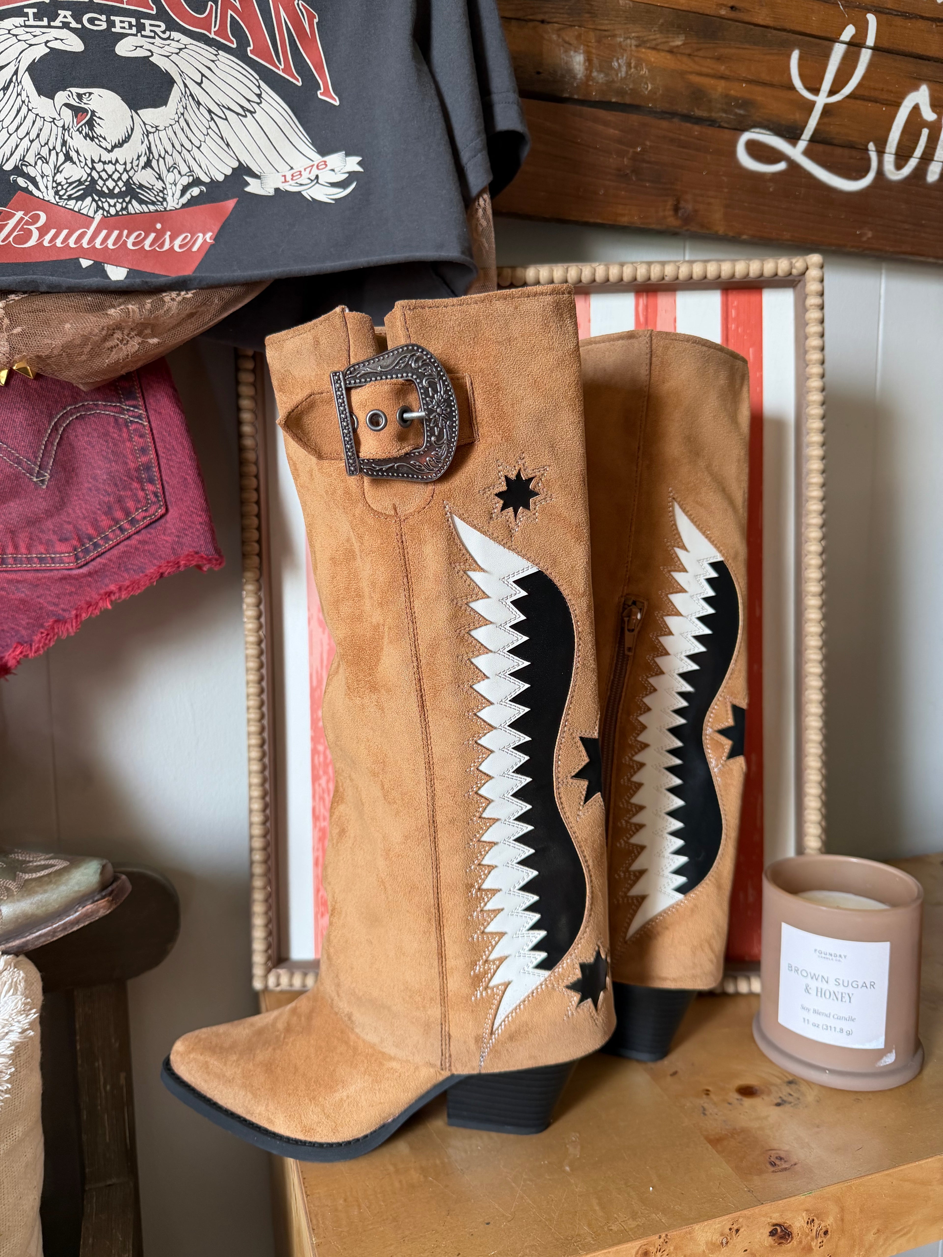 Stunning thunderbird boots size 8