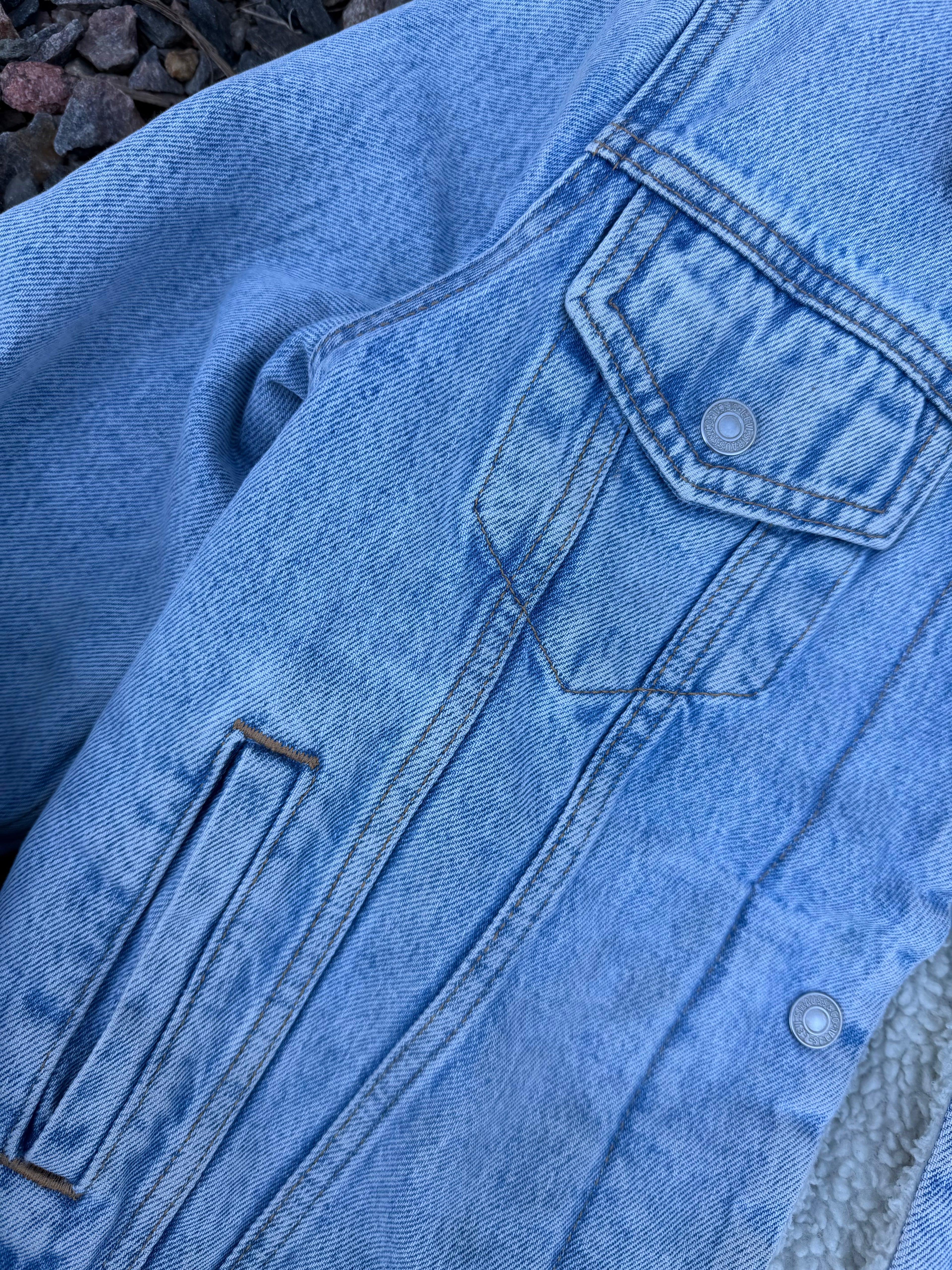 Levi’s 90s style sharpa lined trucker jacket (M)