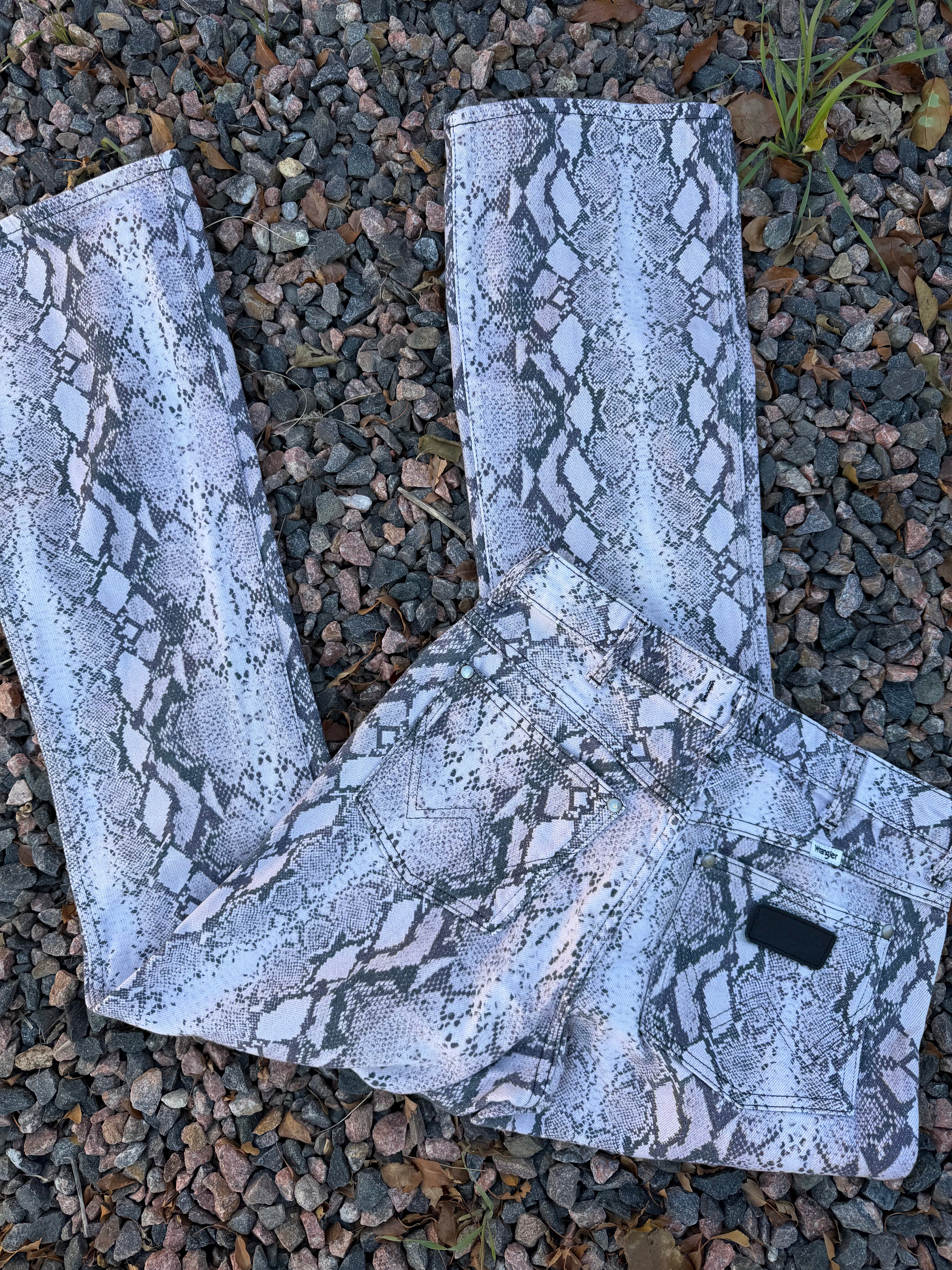 Limited edition snake skin denim Wrangler 🔥 27/34