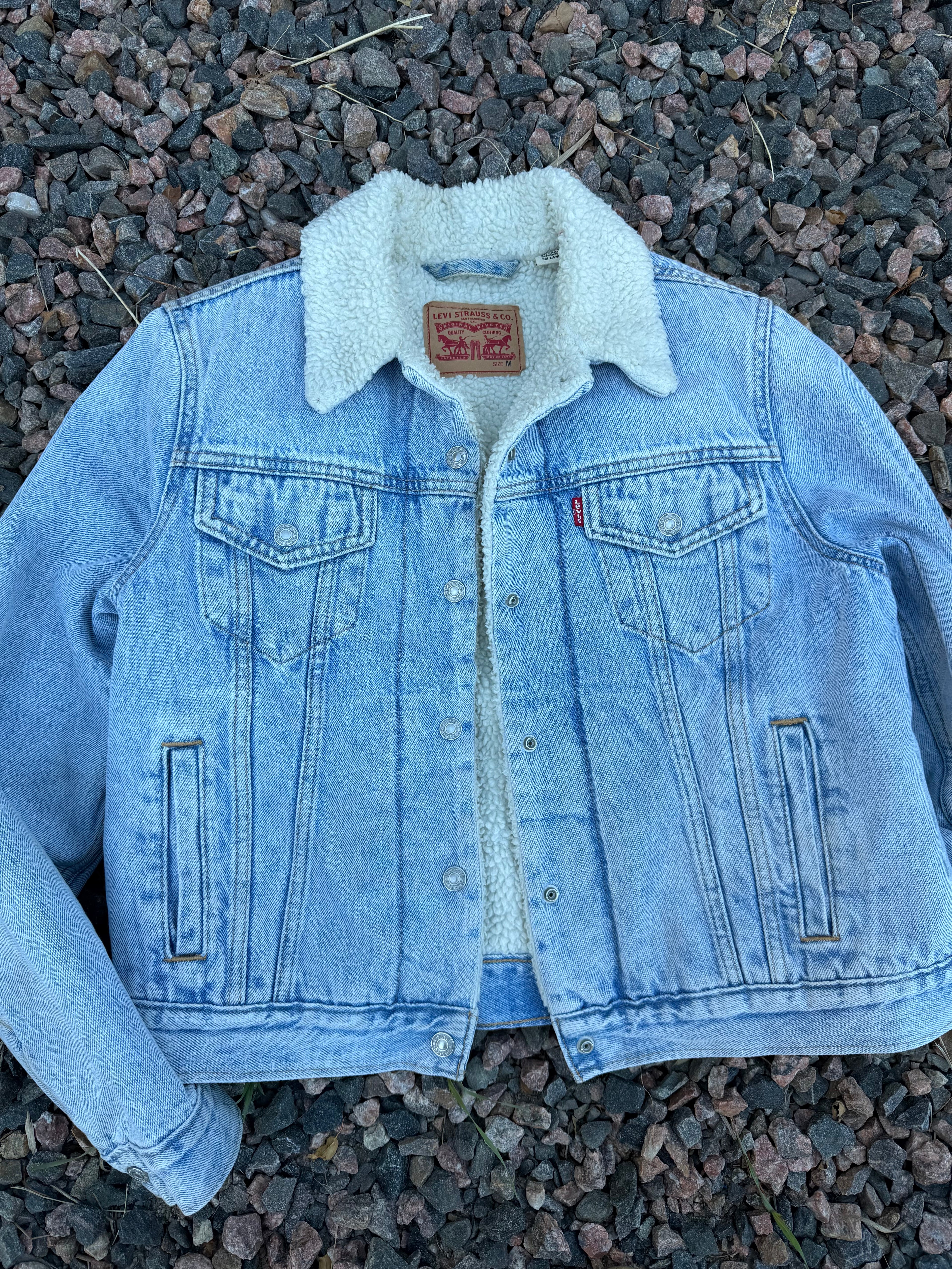 Levi’s 90s style sharpa lined trucker jacket (M)