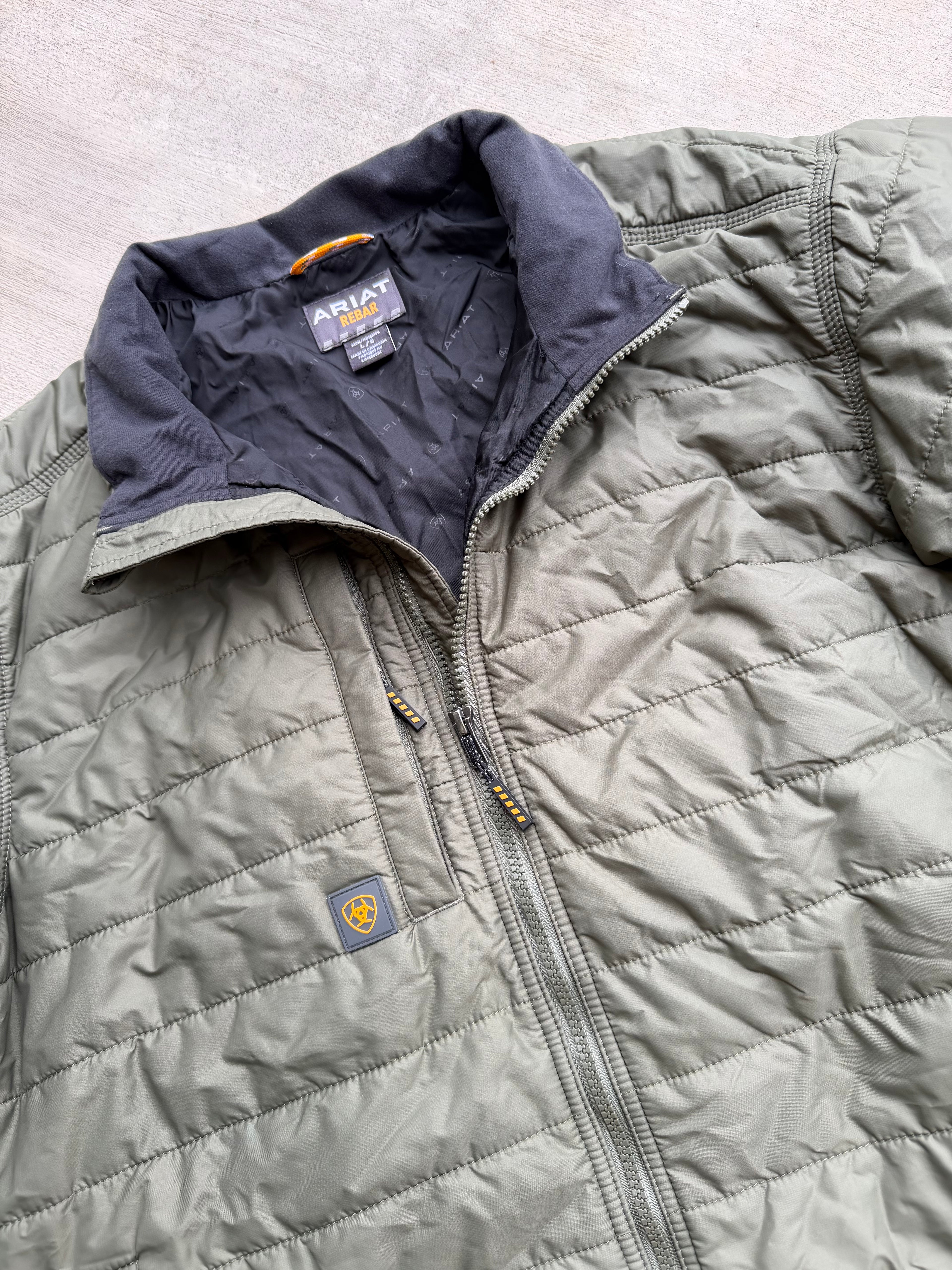 Men’s hunter green Ariat insulated jacket 🔥 Large