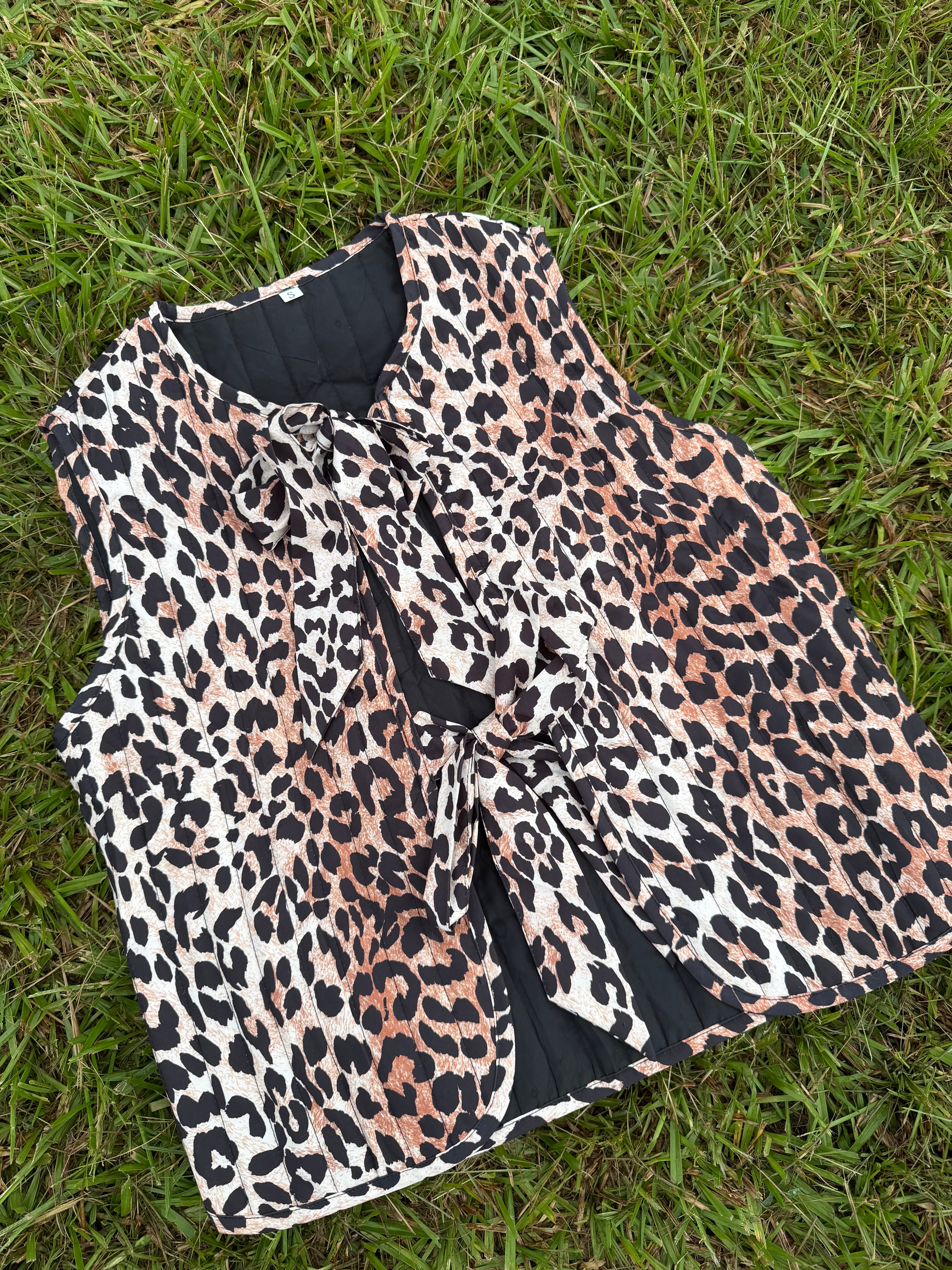 Quilted leopard vest (s)