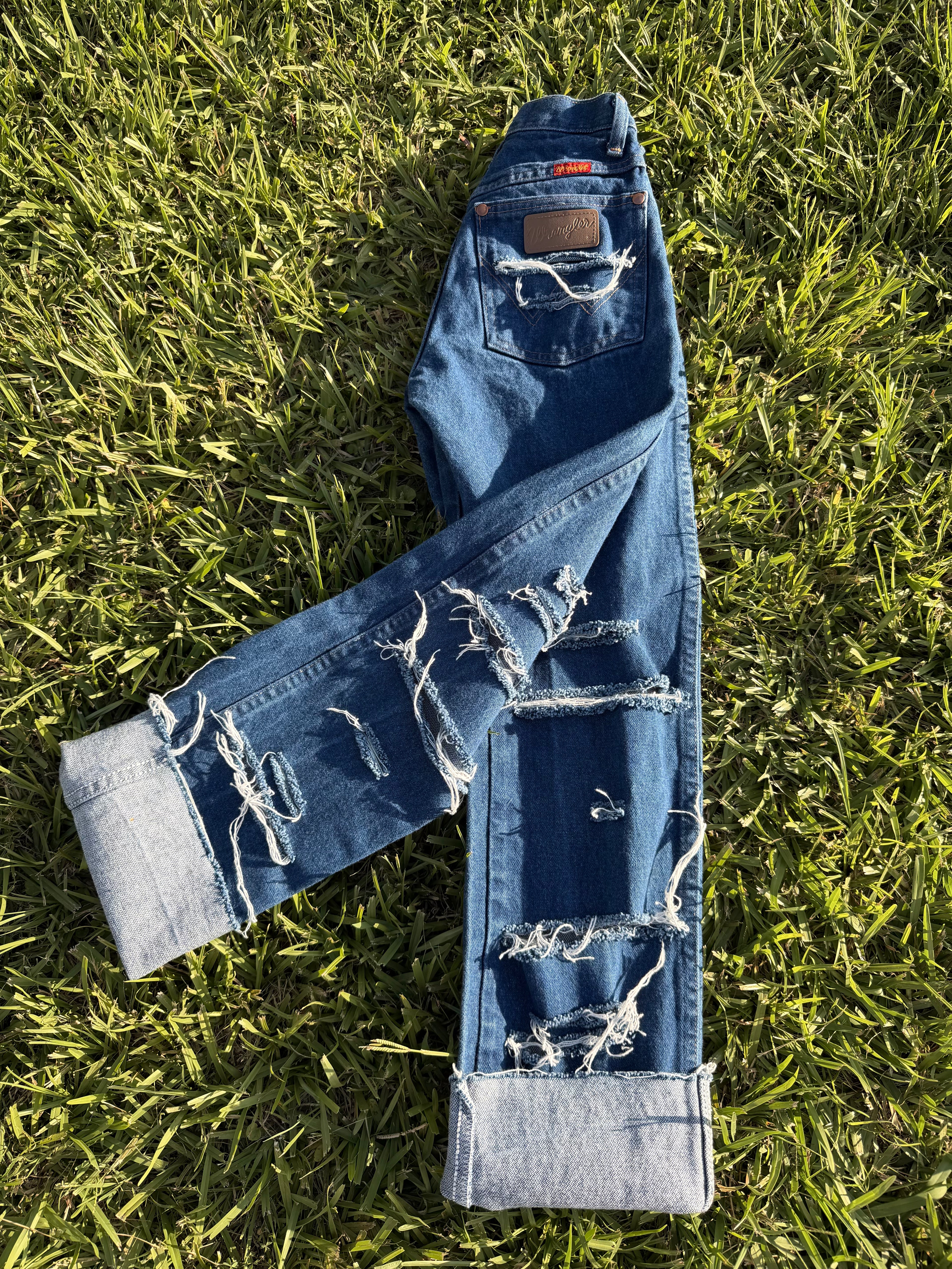 Ultra distressed 🔥 vintage style Wranglers size 0