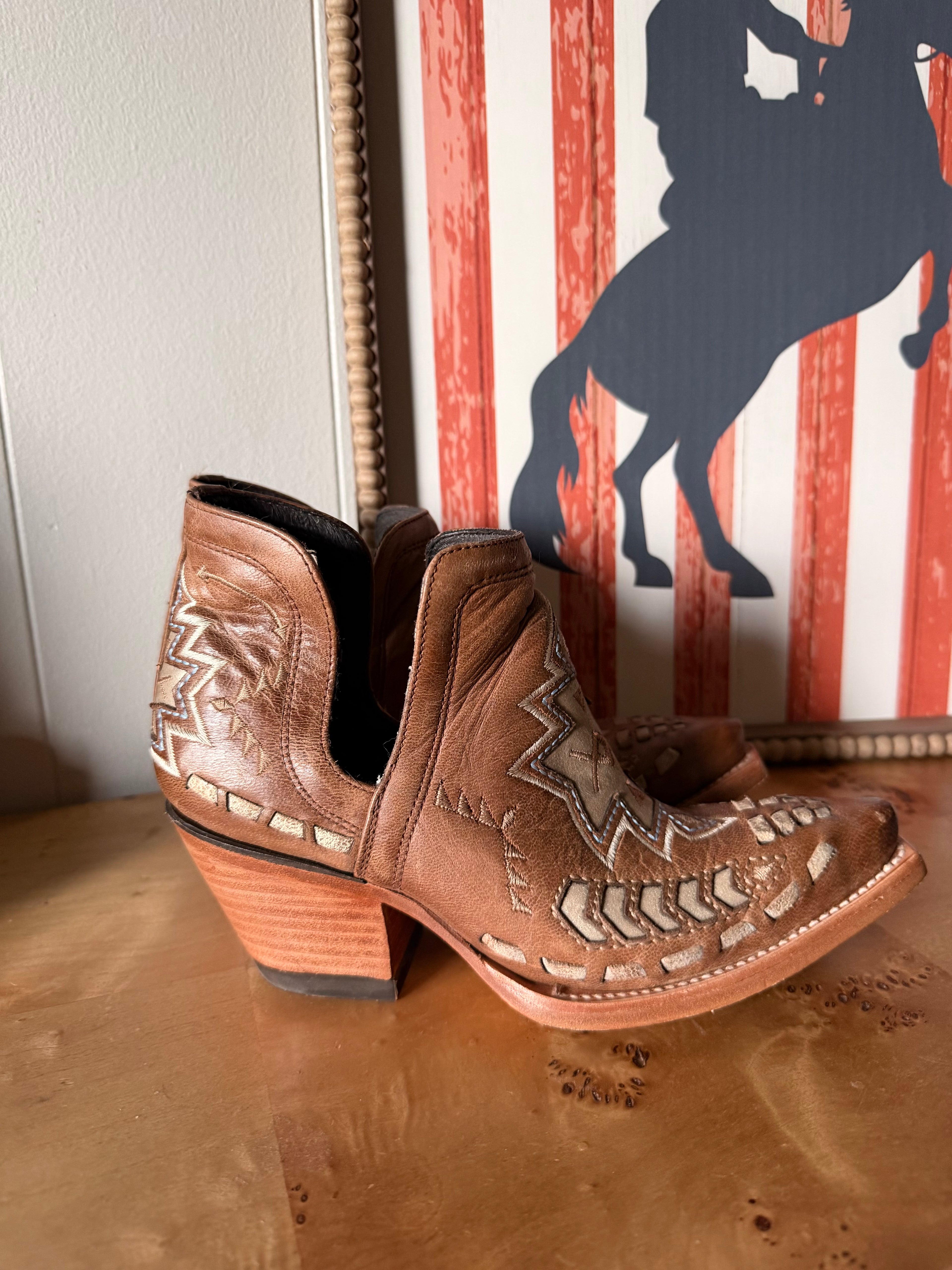 Ariat crackle Aztec bootie size 6