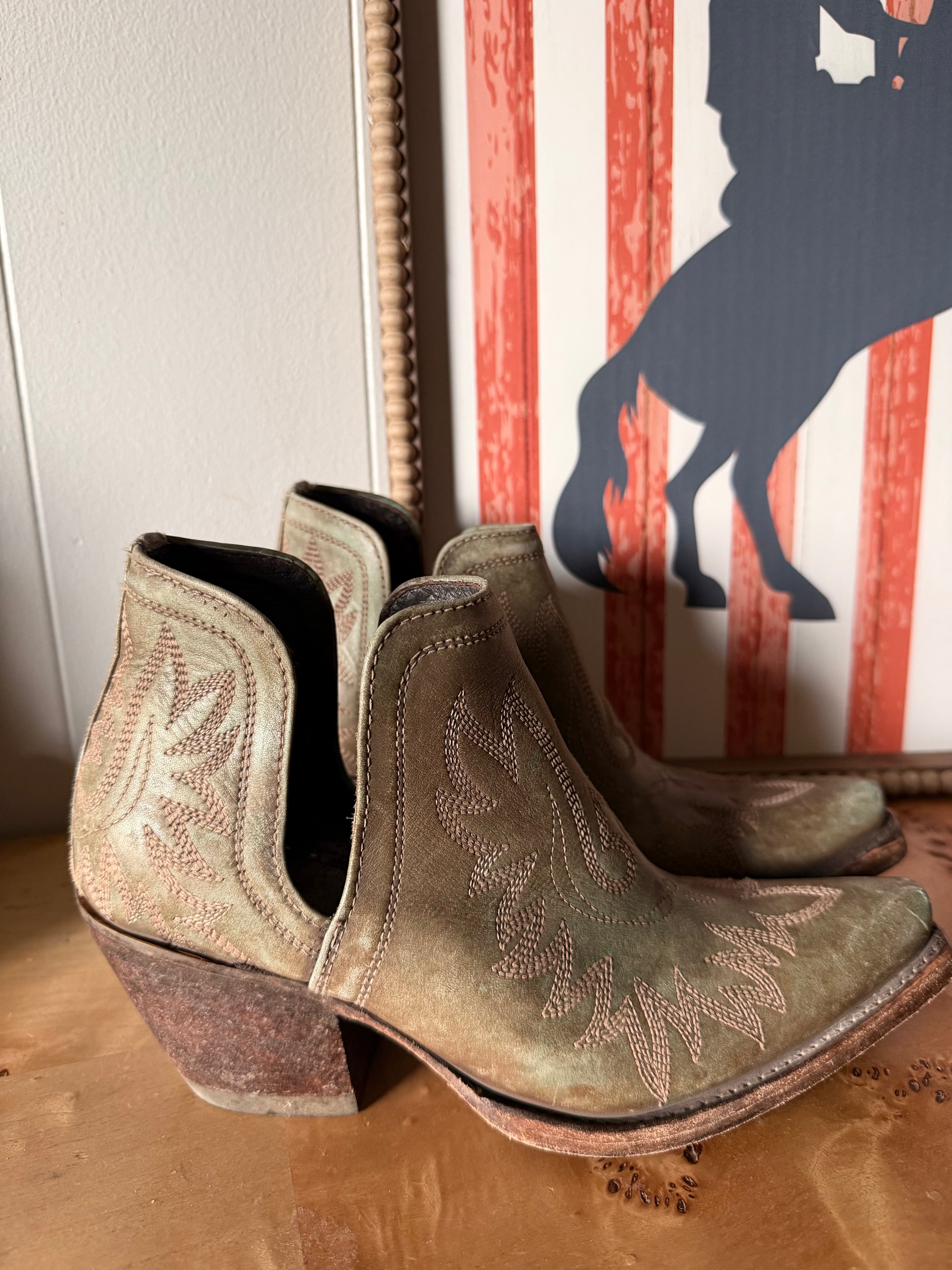 Ariat Dixons size 6b