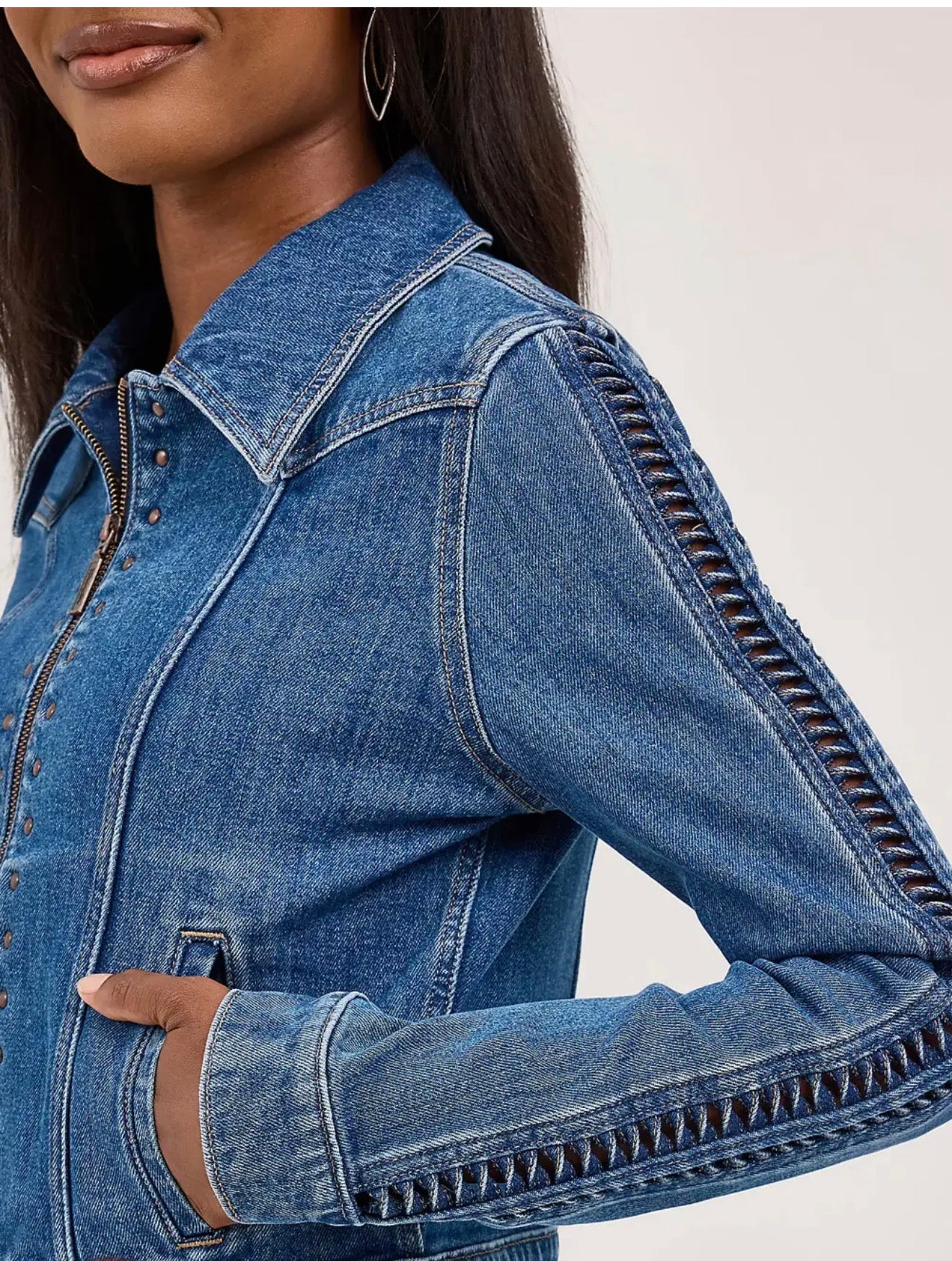 Stunning 🤩 Wrangler studded denim jacket 🔥