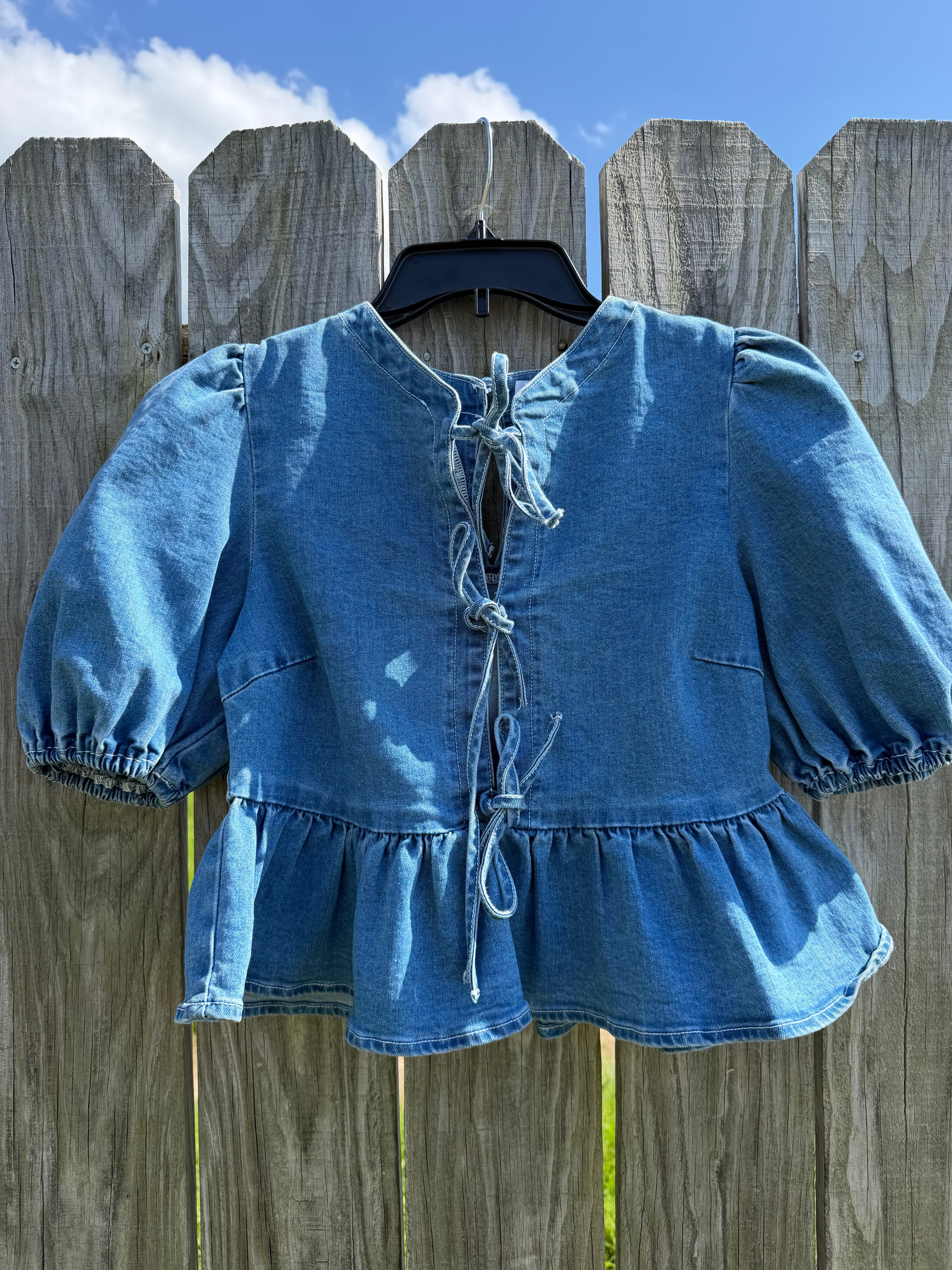 Higher end boutique denim top ❤️‍🔥 small