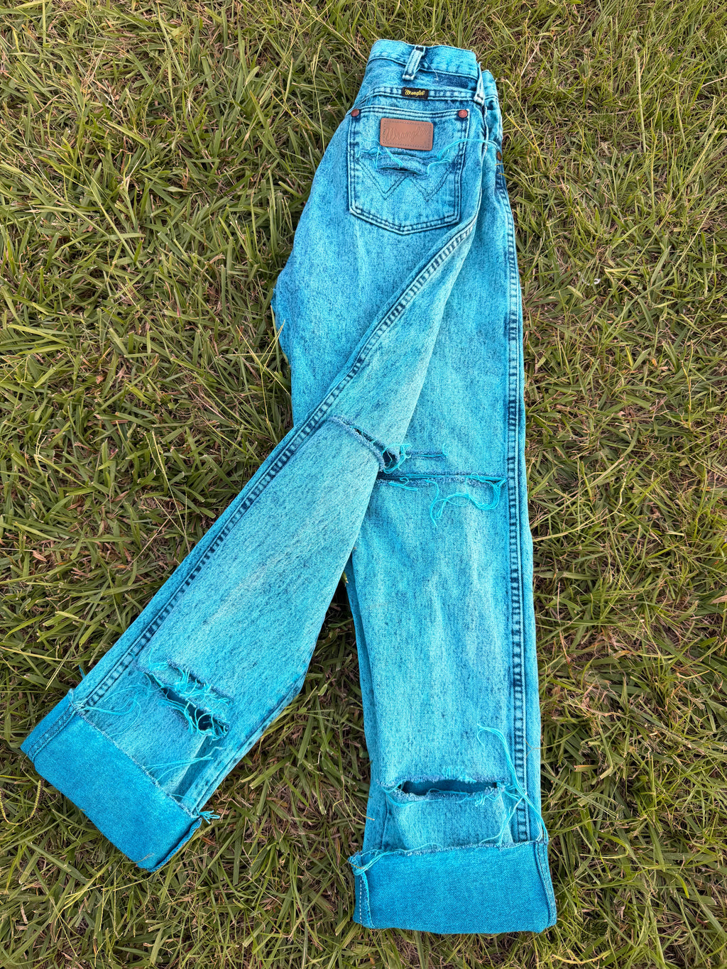 Stunning 🤩 vintage size 9 acid wash wrangler 🔥🔥