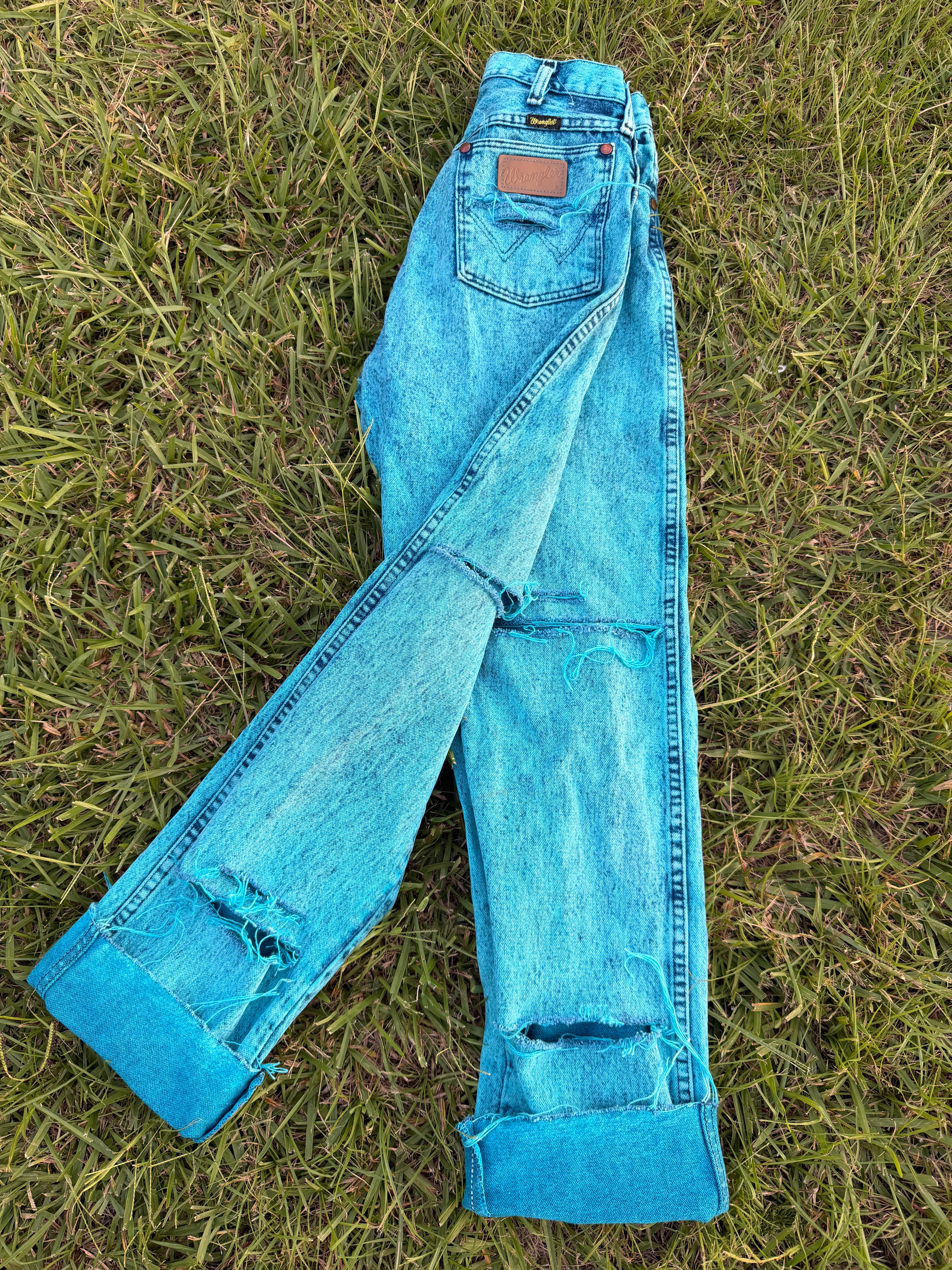 Stunning 🤩 vintage size 9 acid wash wrangler 🔥🔥