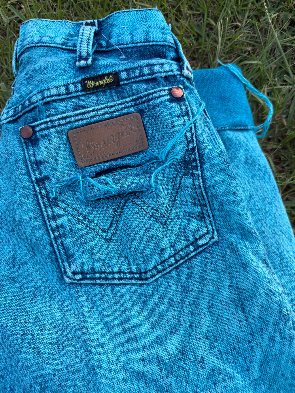 Stunning 🤩 vintage size 9 acid wash wrangler 🔥🔥
