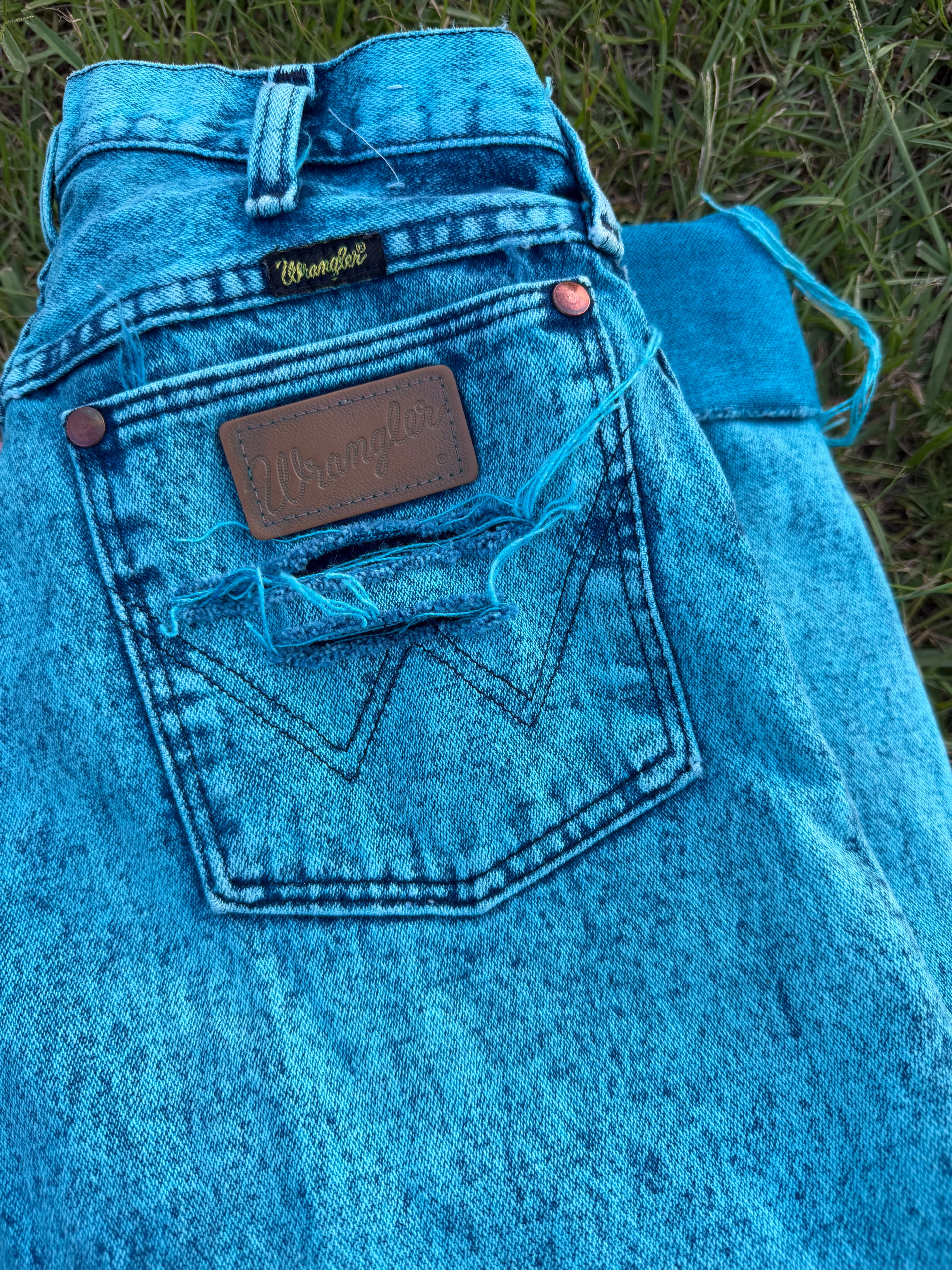 Stunning 🤩 vintage size 9 acid wash wrangler 🔥🔥