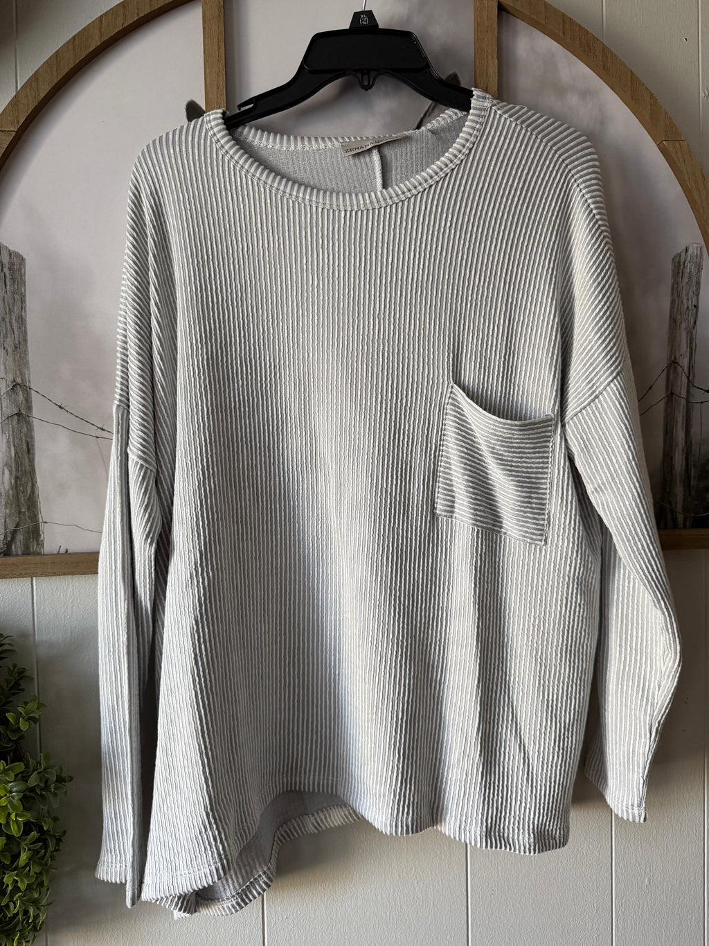 Oversized ribbed pocket tee (L/XL)