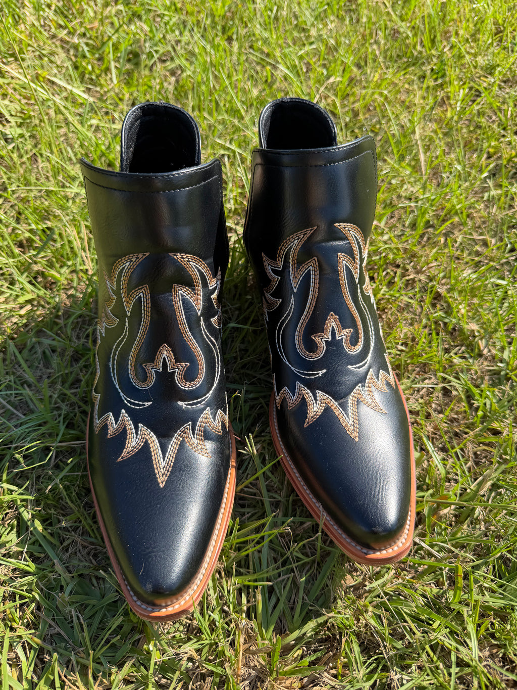 Stunning 🤩 western booties size 8.5 🔥