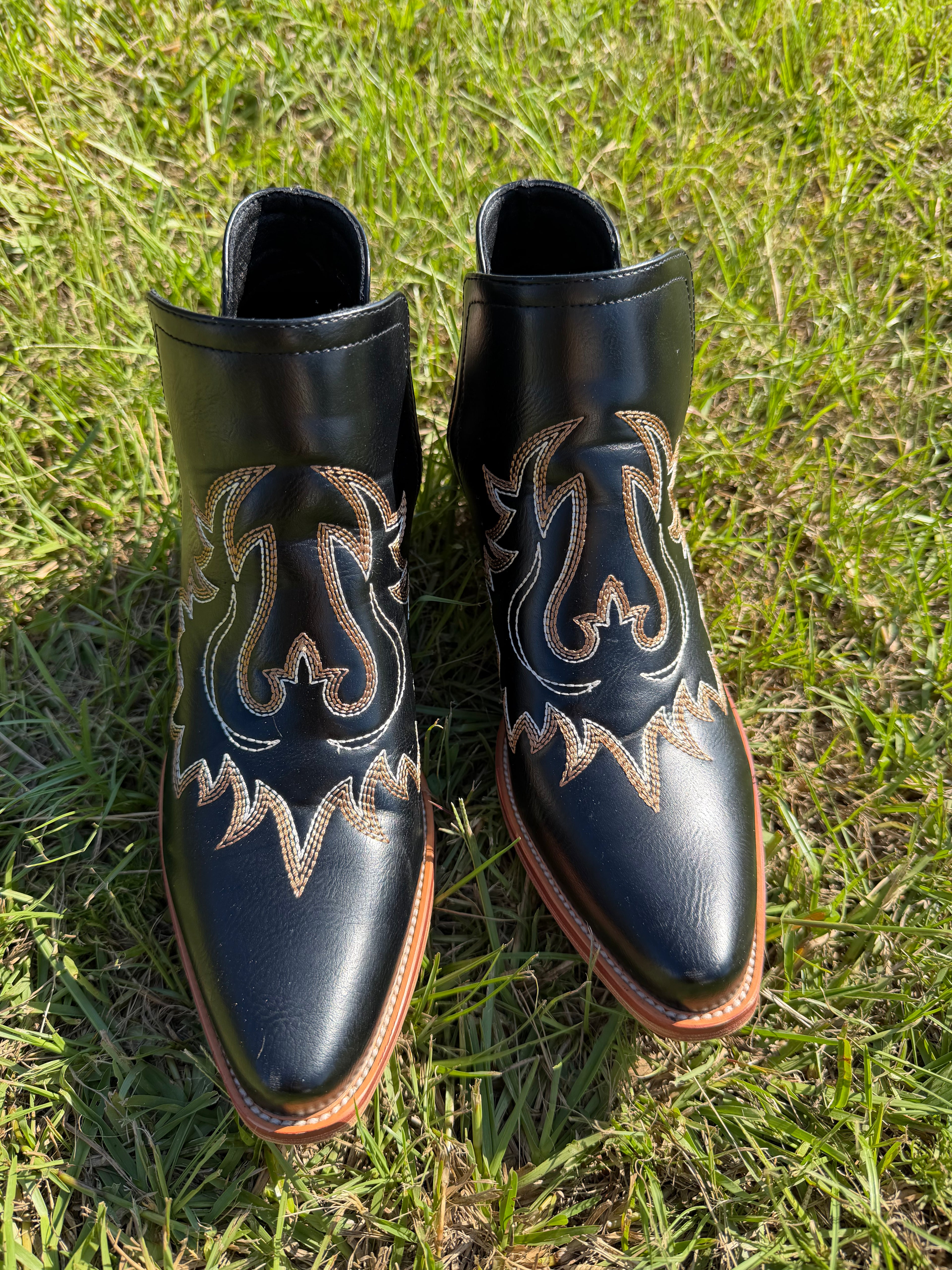 Stunning 🤩 western booties size 8.5 🔥