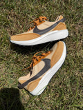 Woman’s Nikes size 6