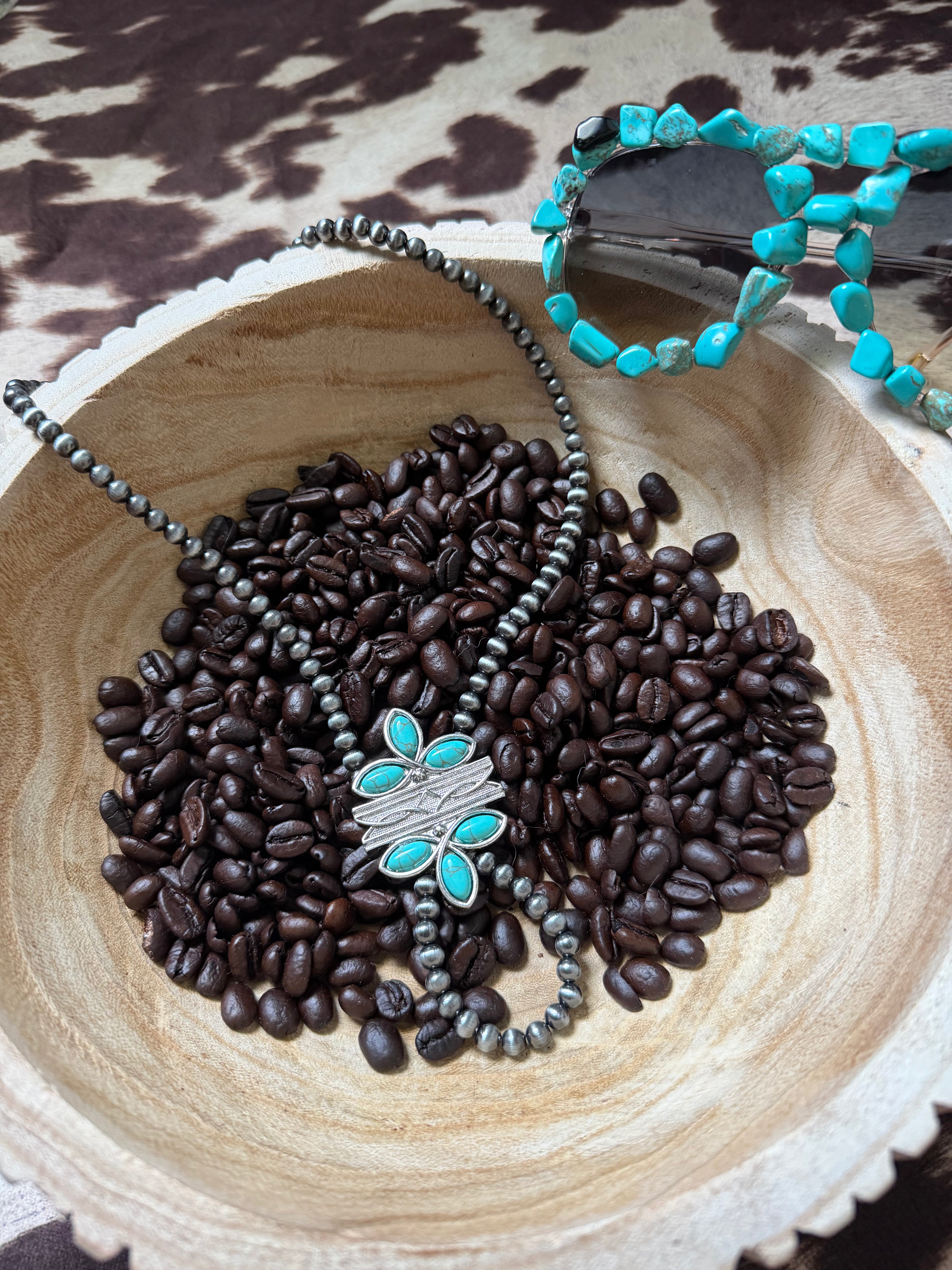 Stunning faux Navajo pearl necklace 🔥