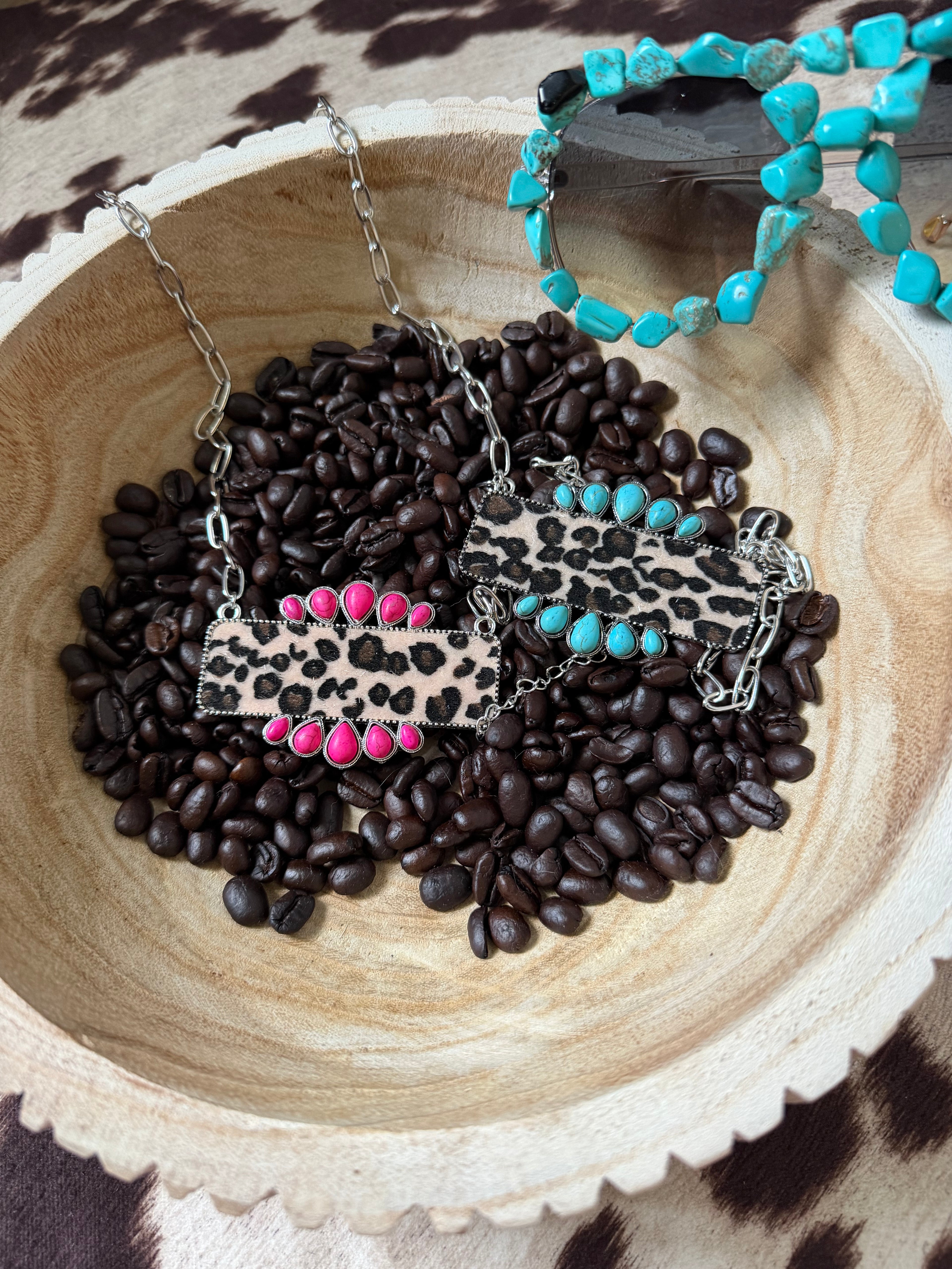 Stunning hide western necklace 🔥