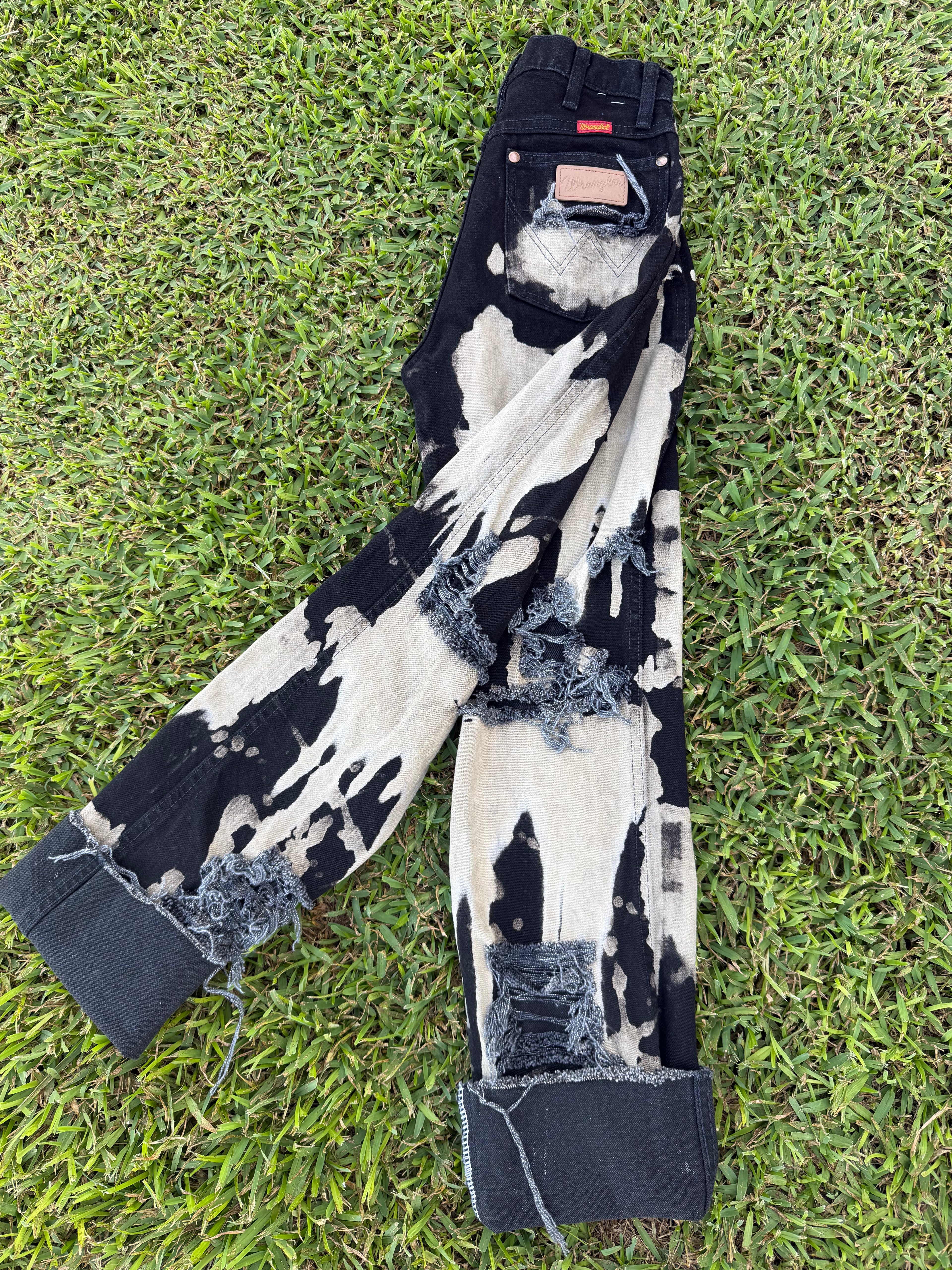 Custom “splatter” ultra distressed wrangler 🔥🔥🔥