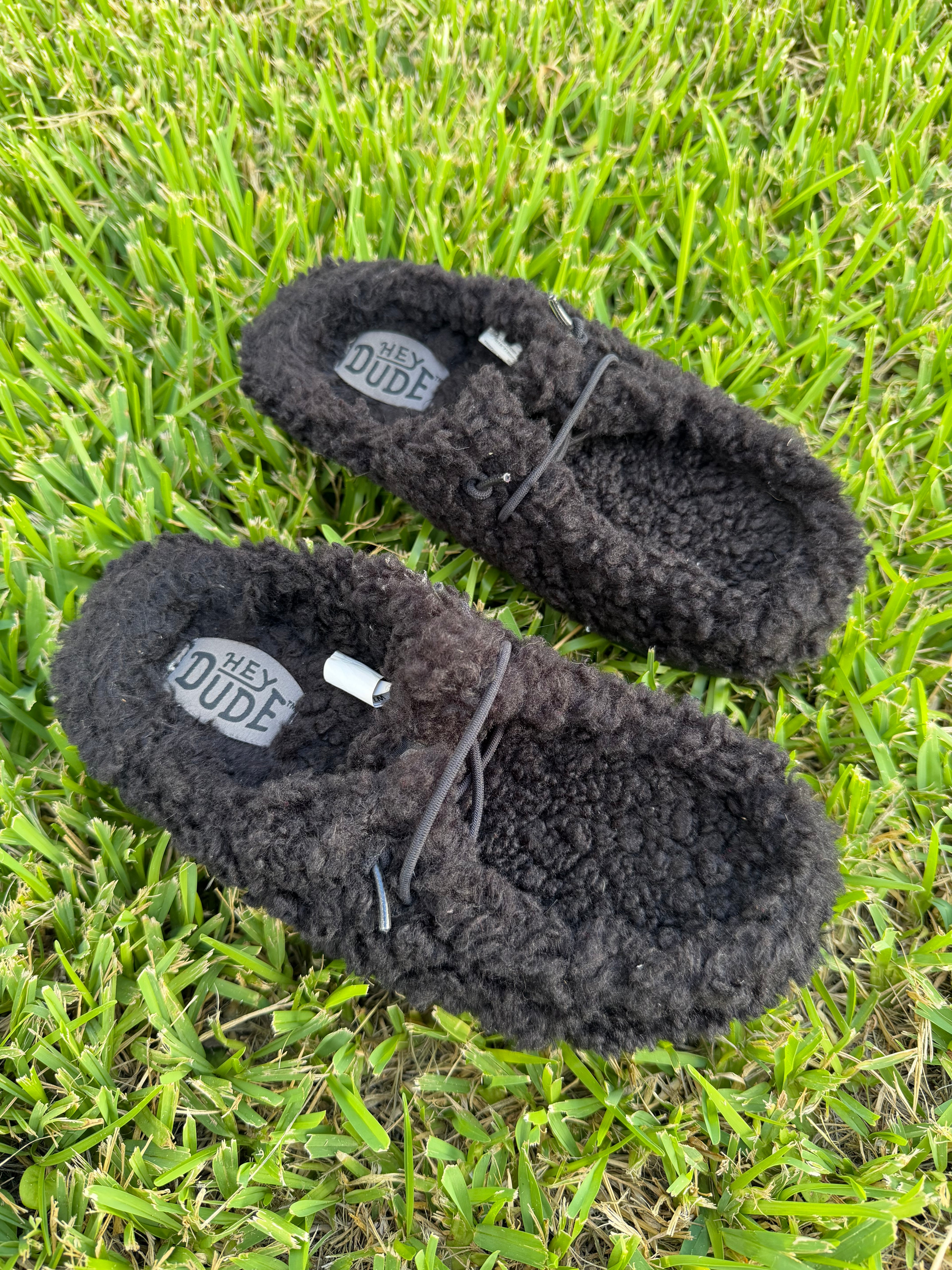 Fuzzy hey dude, size 7