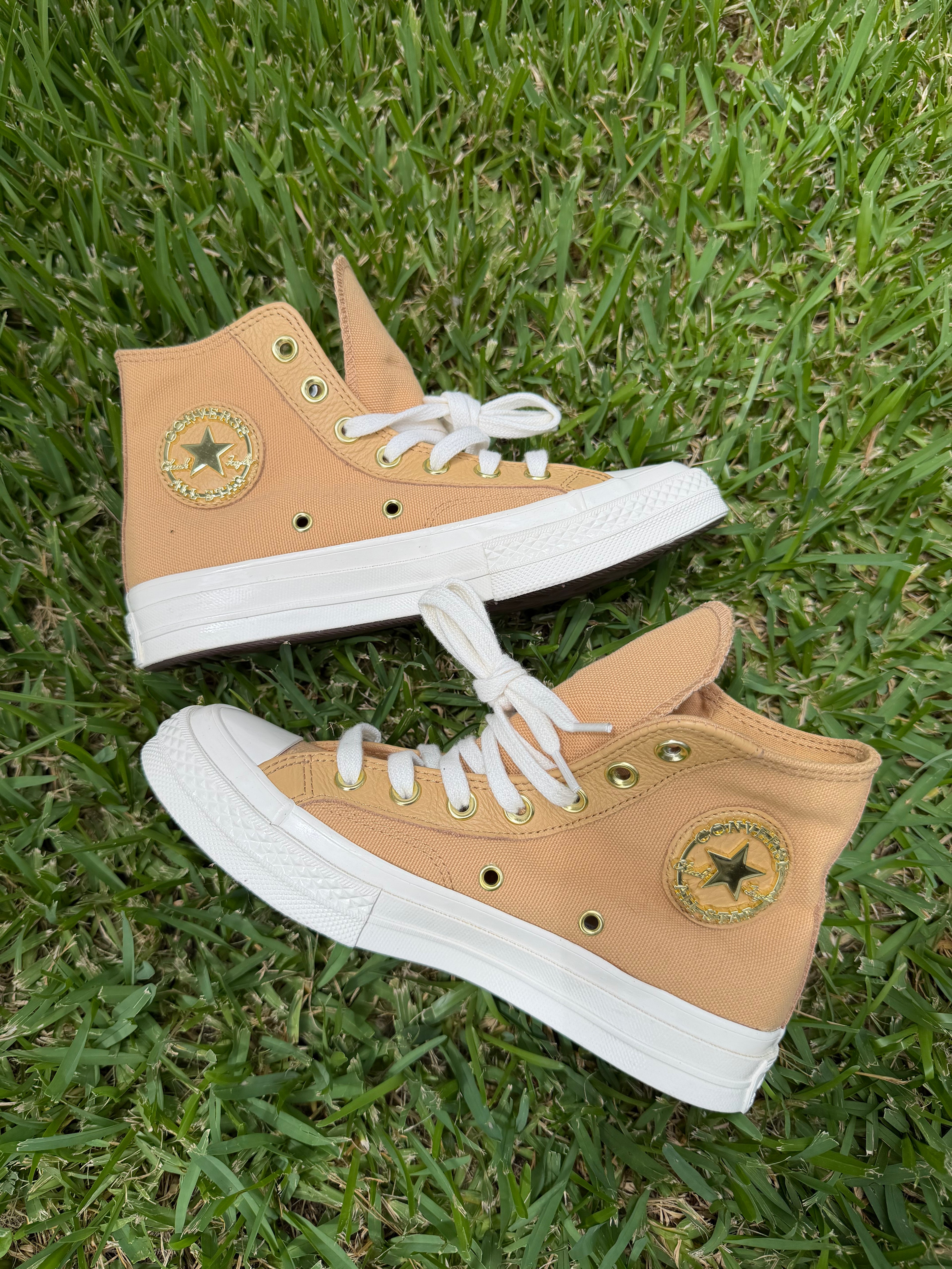 Stunning 🔥🔥 Converse 6.5