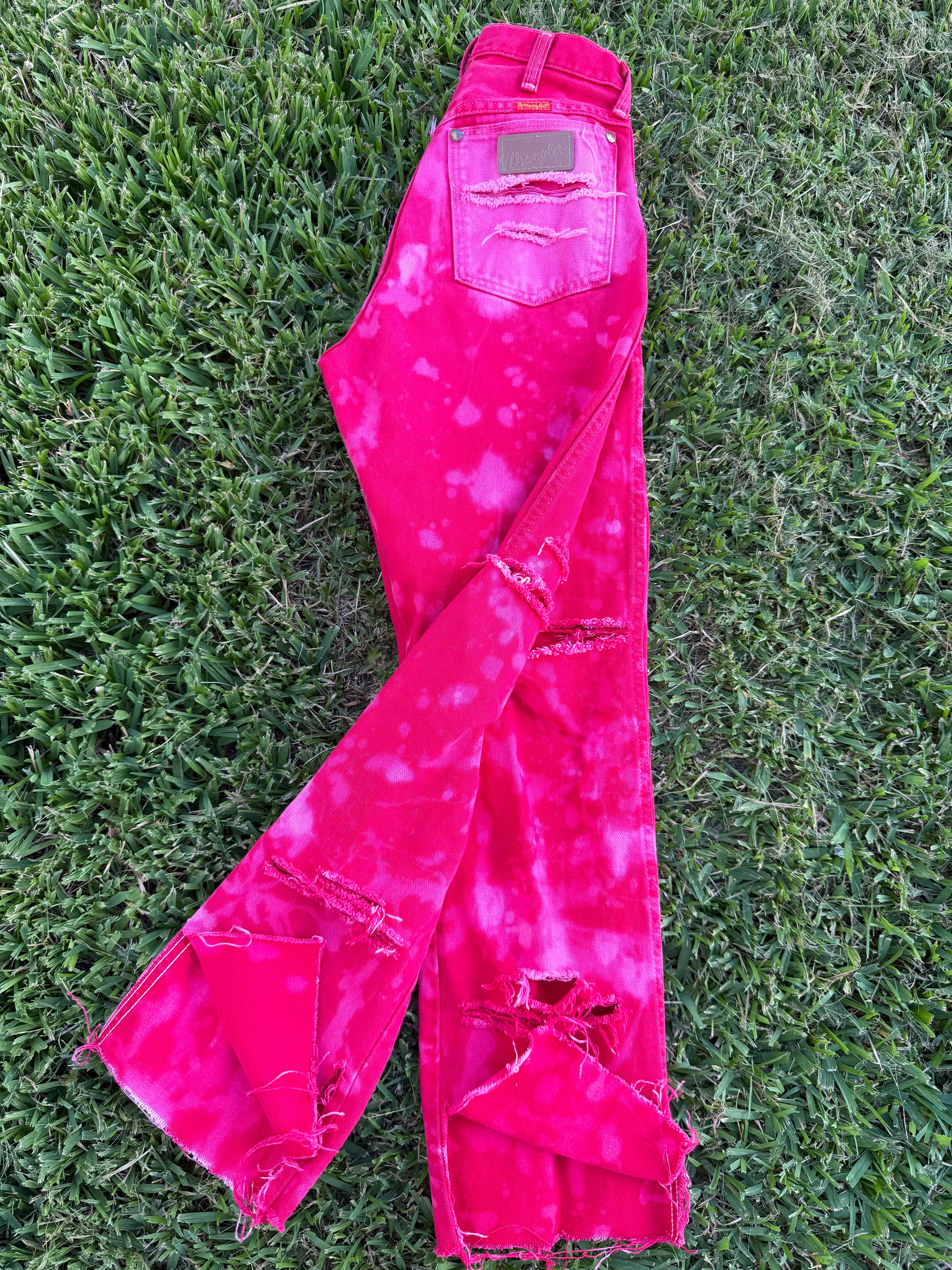 Vibrant 🔥 acid washed red vintage wranglers