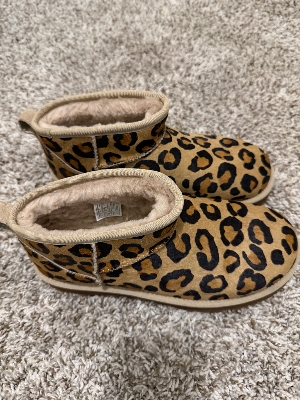 Brand new Cheetah Uggs size 8
