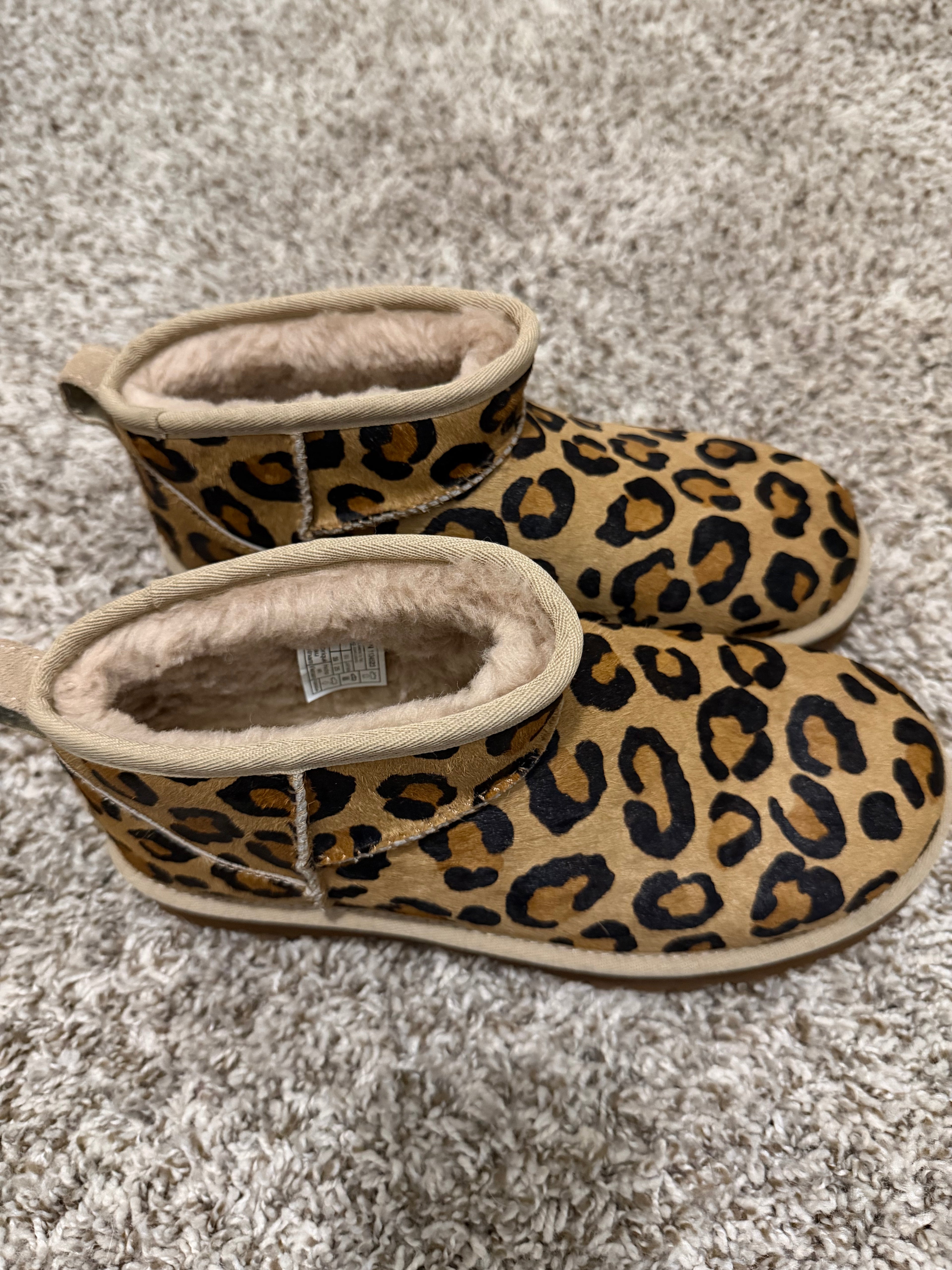 Brand new Cheetah Uggs size 8