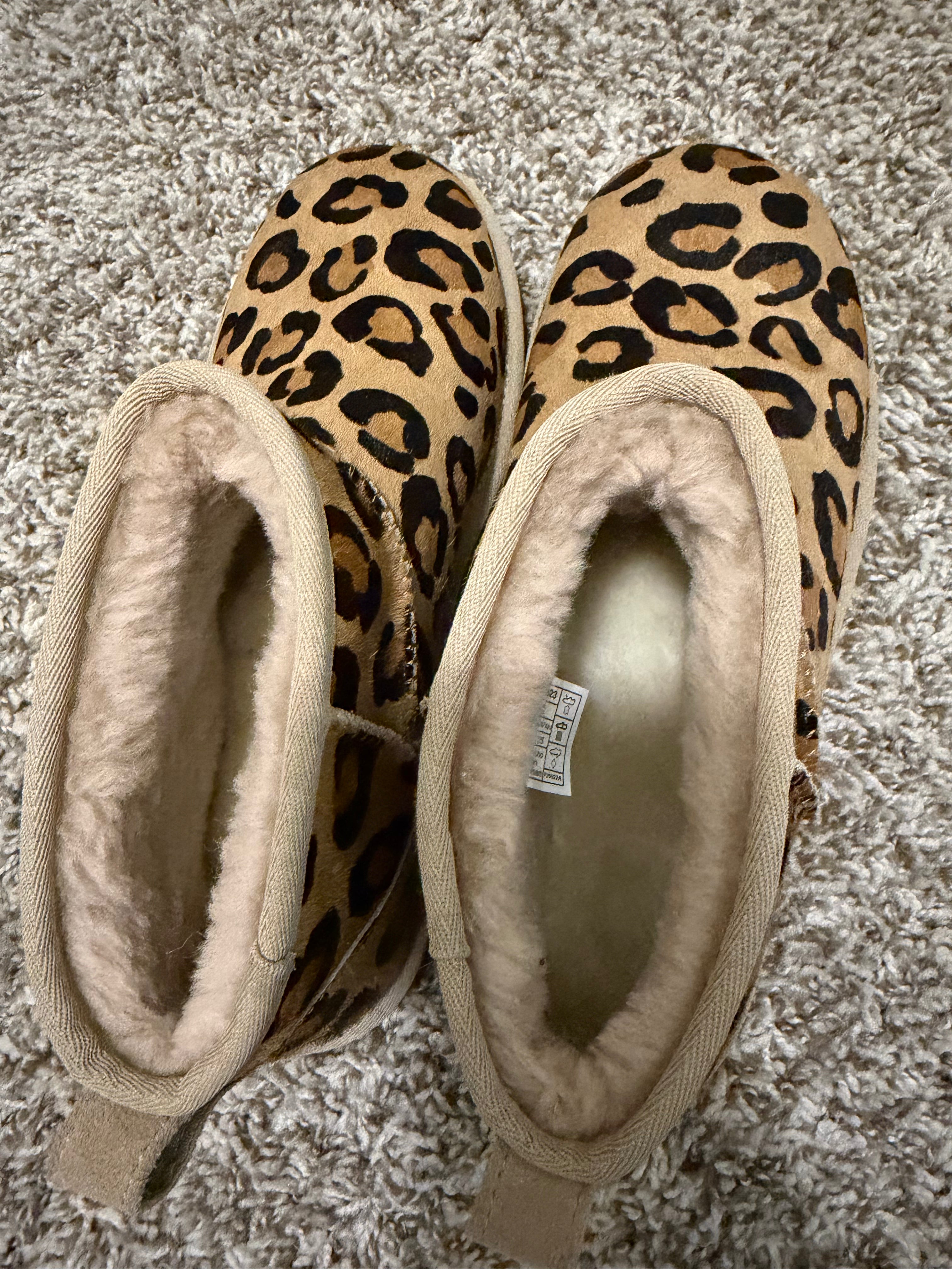 Brand new Cheetah Uggs size 8