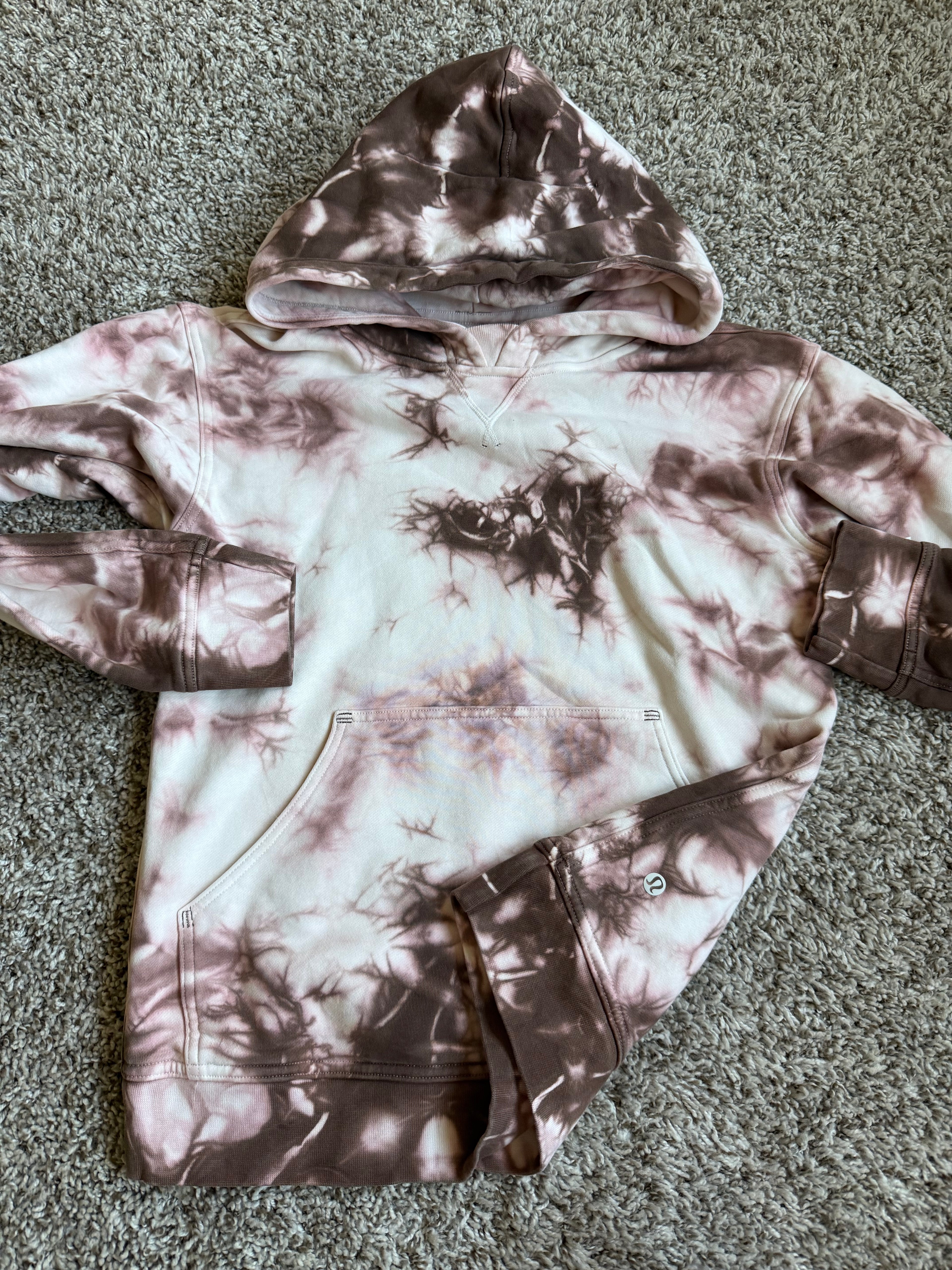Lulu lemon all yours hoodie 
Euc size 4