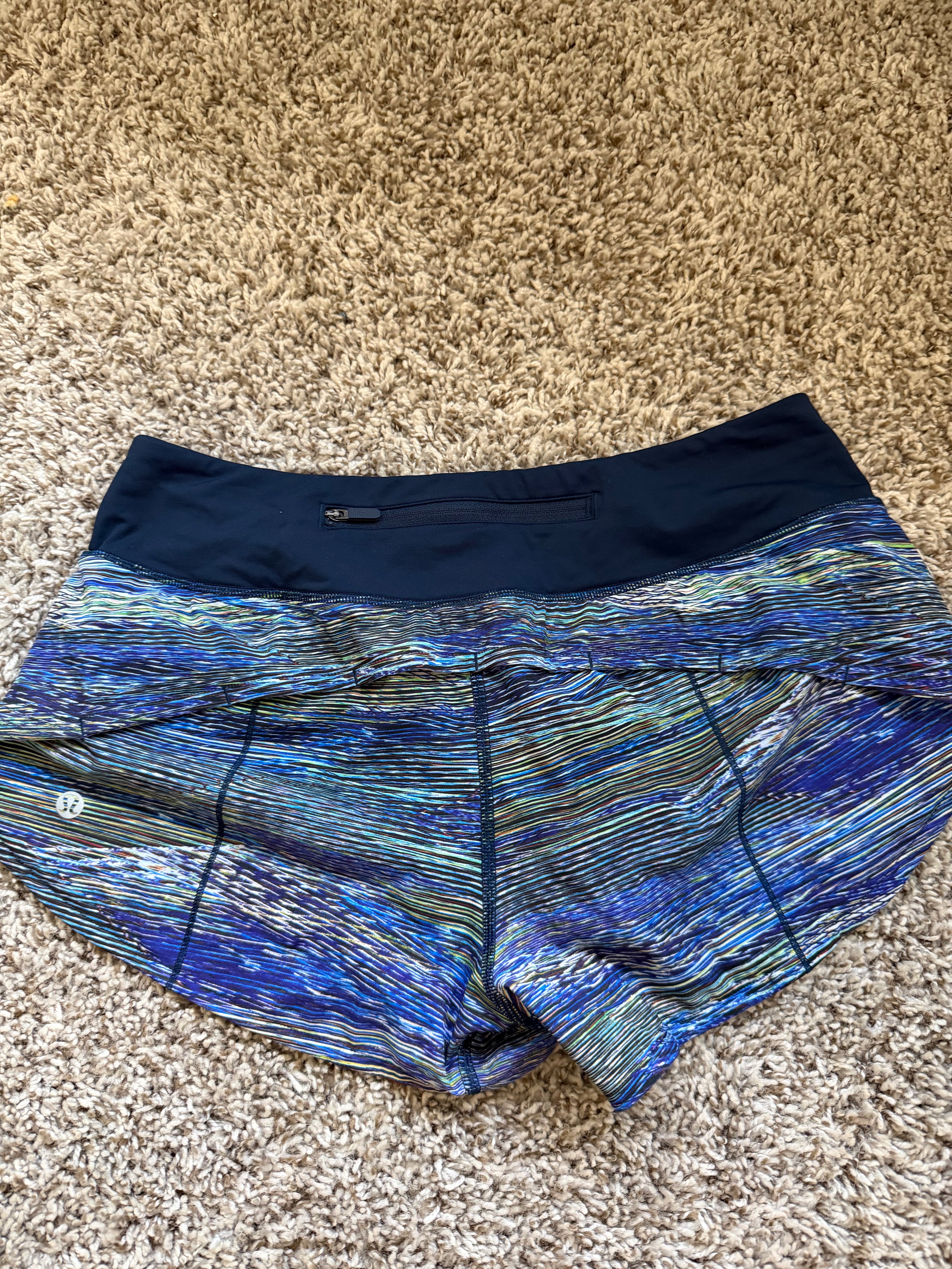 Lulu lemon size 6