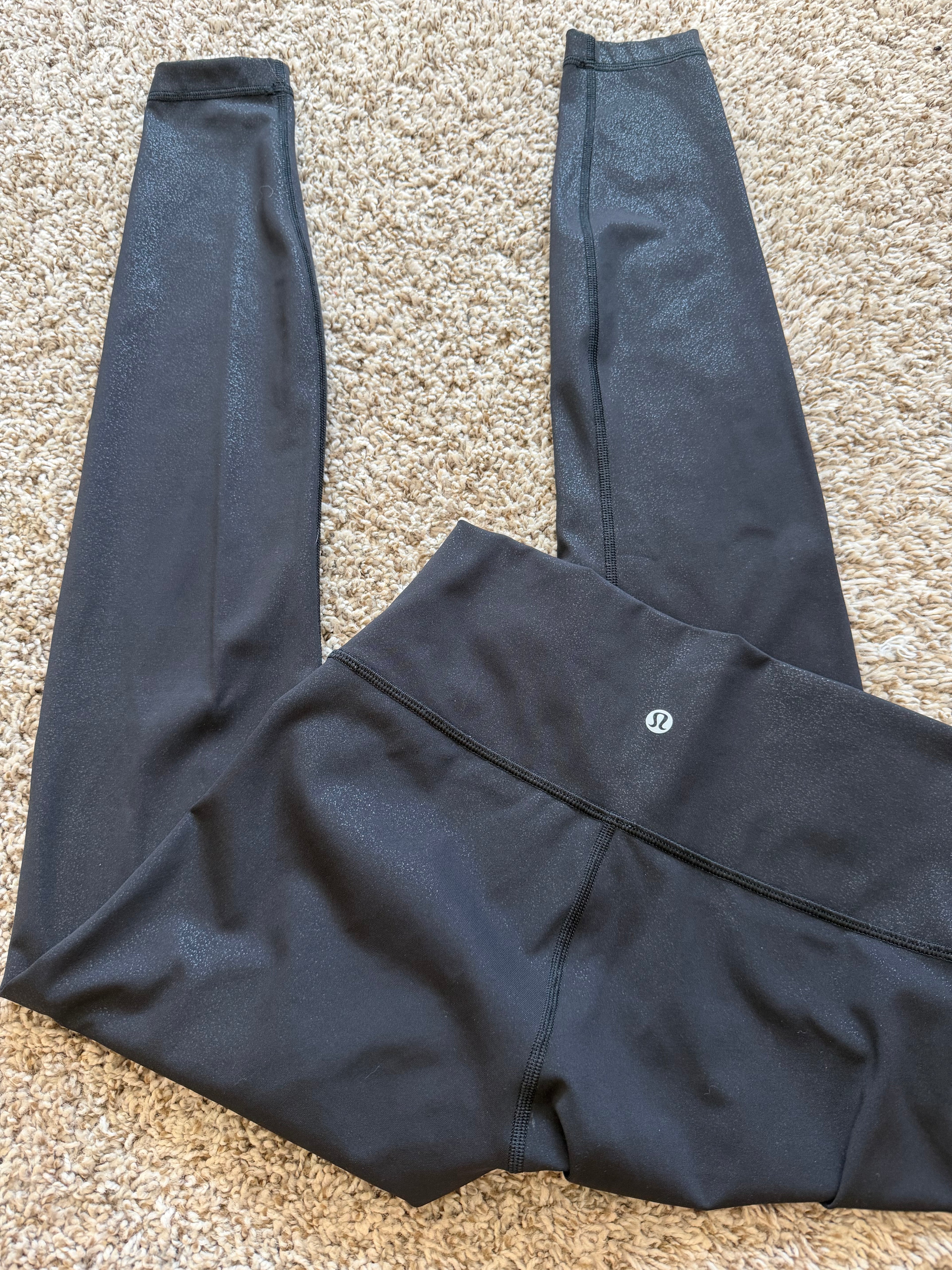 Lulu lemon hr wonder train shimmer 
Size 4 euc