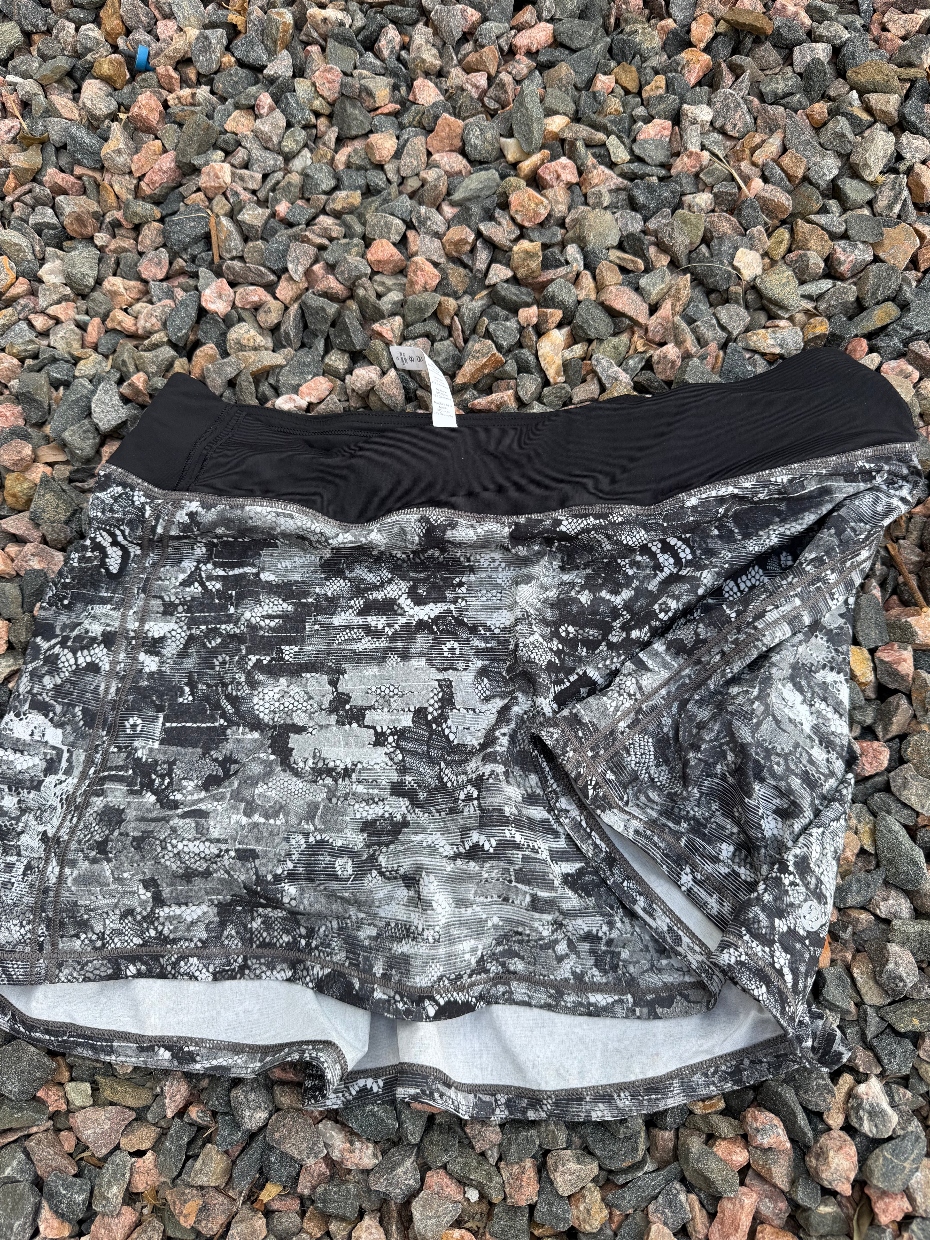 NWOT size 10  Lululemon Pace Rival athletic skirt nwot
