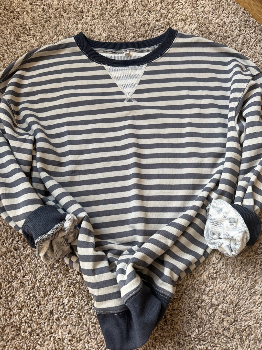 Striped oversized sweater (s)