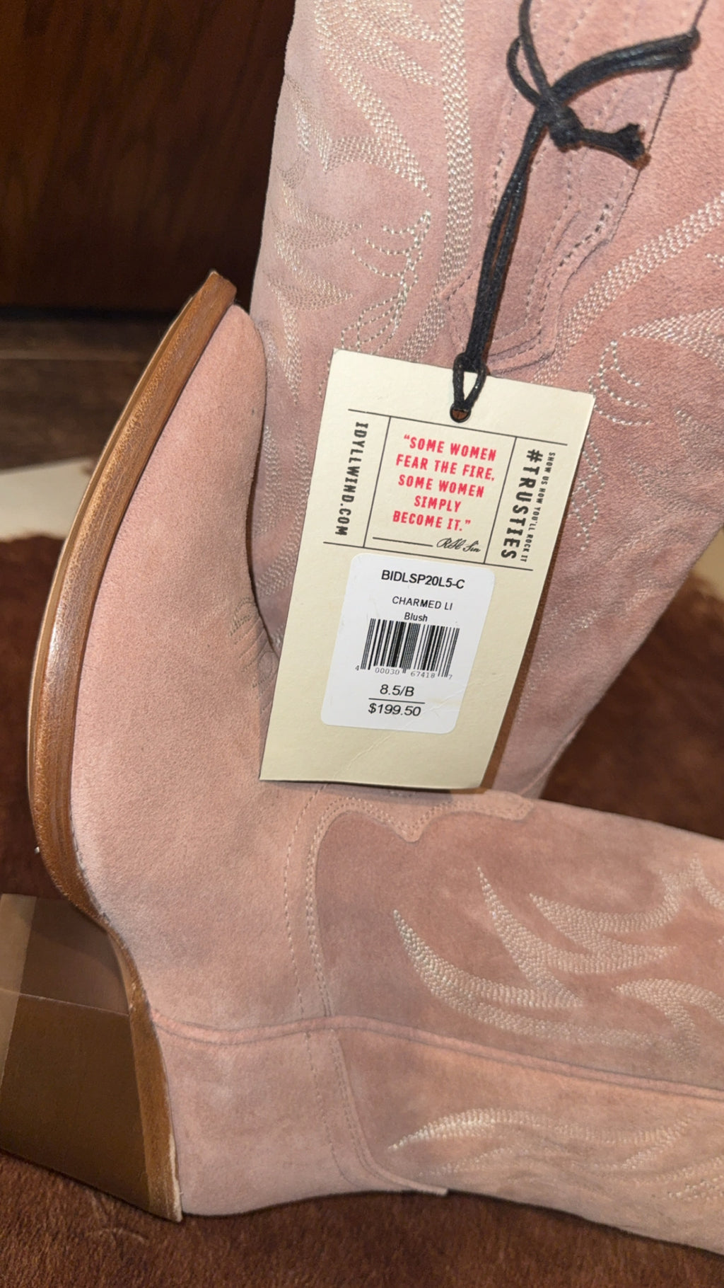 Nwt 🫶🏻 Stunning pink blush color suede boots size 8.5 🔥