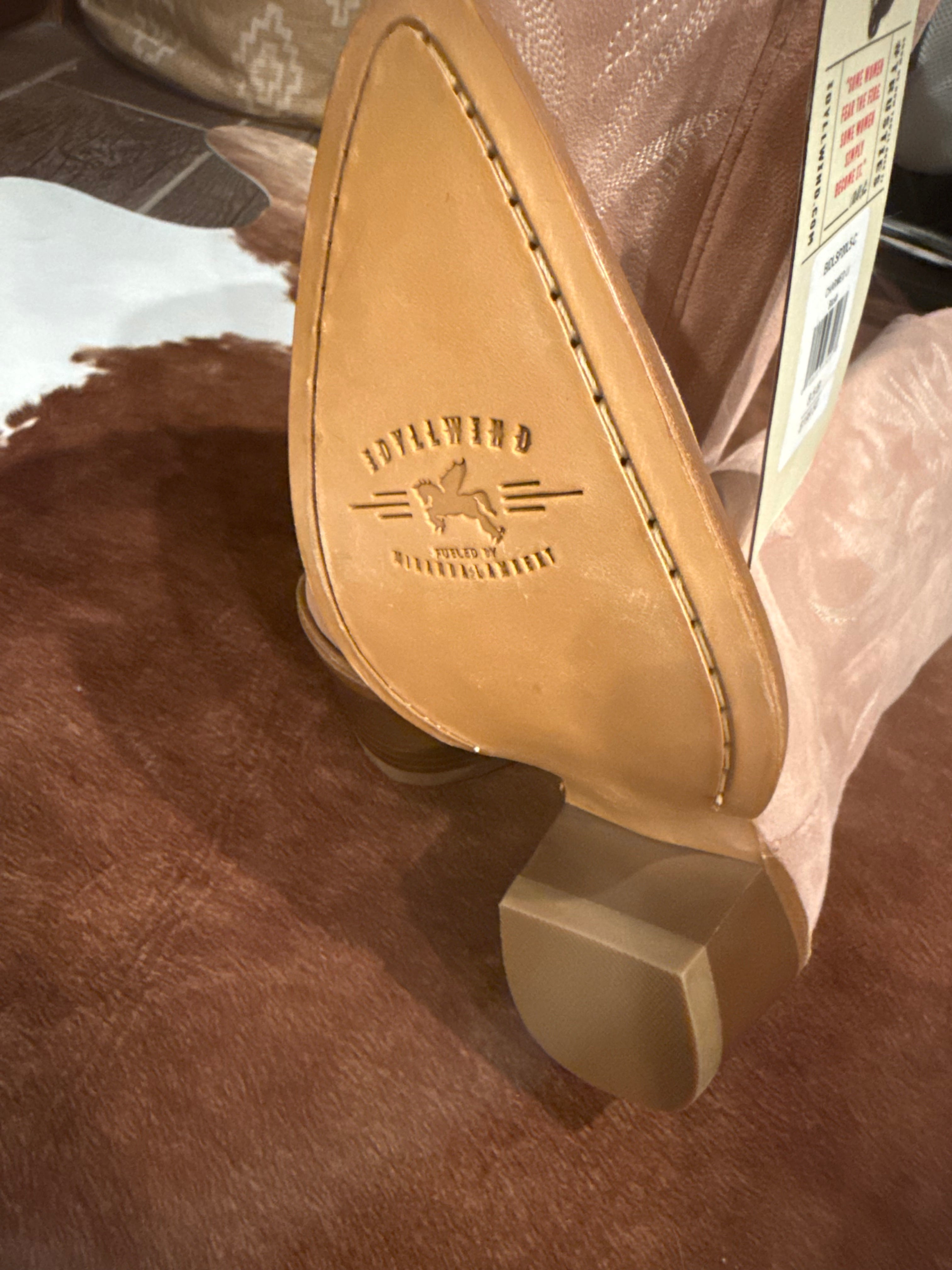Nwt 🫶🏻 Stunning pink blush color suede boots size 8.5 🔥