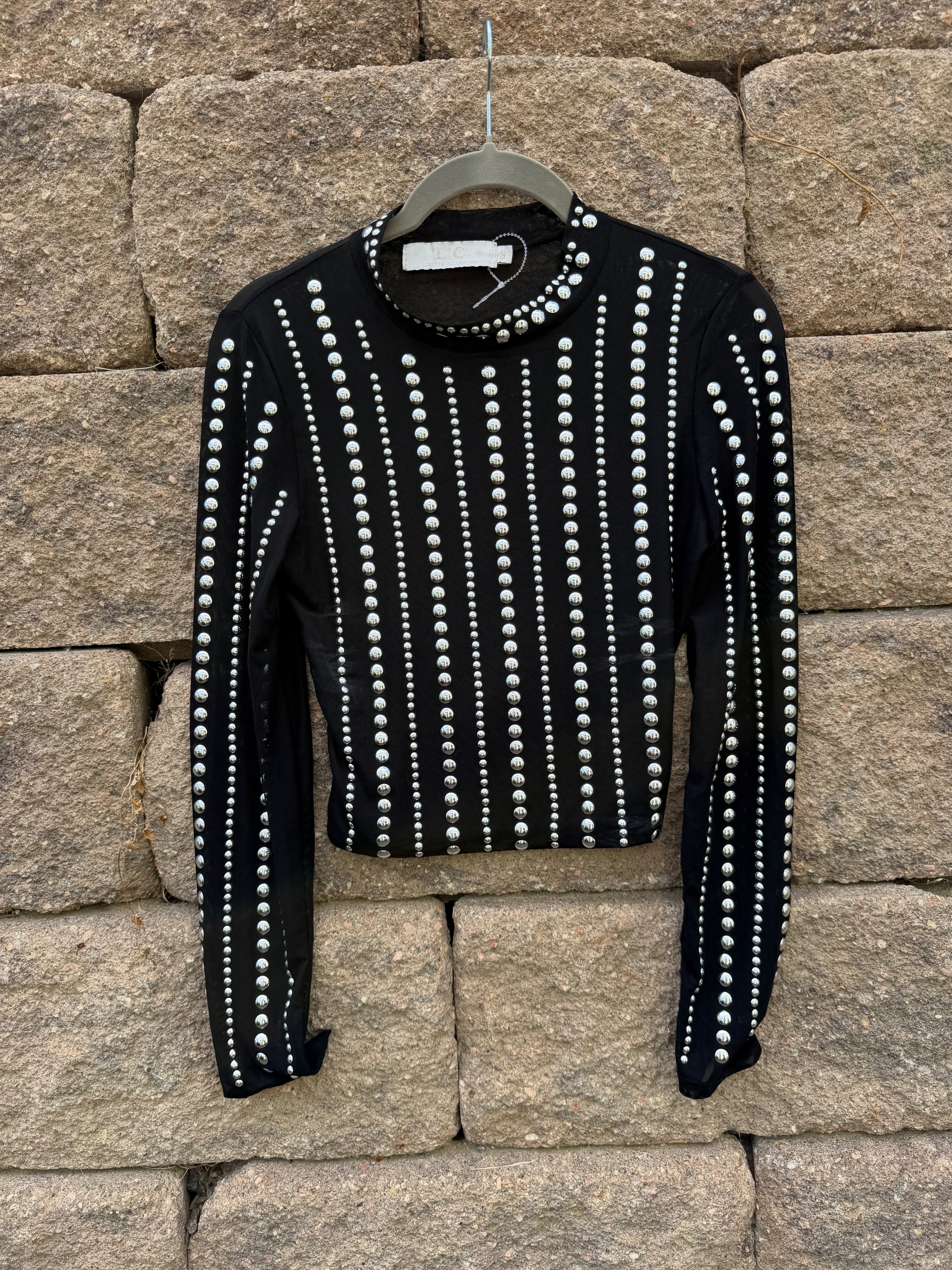 Stunning 🔥 Studded mesh top (S)