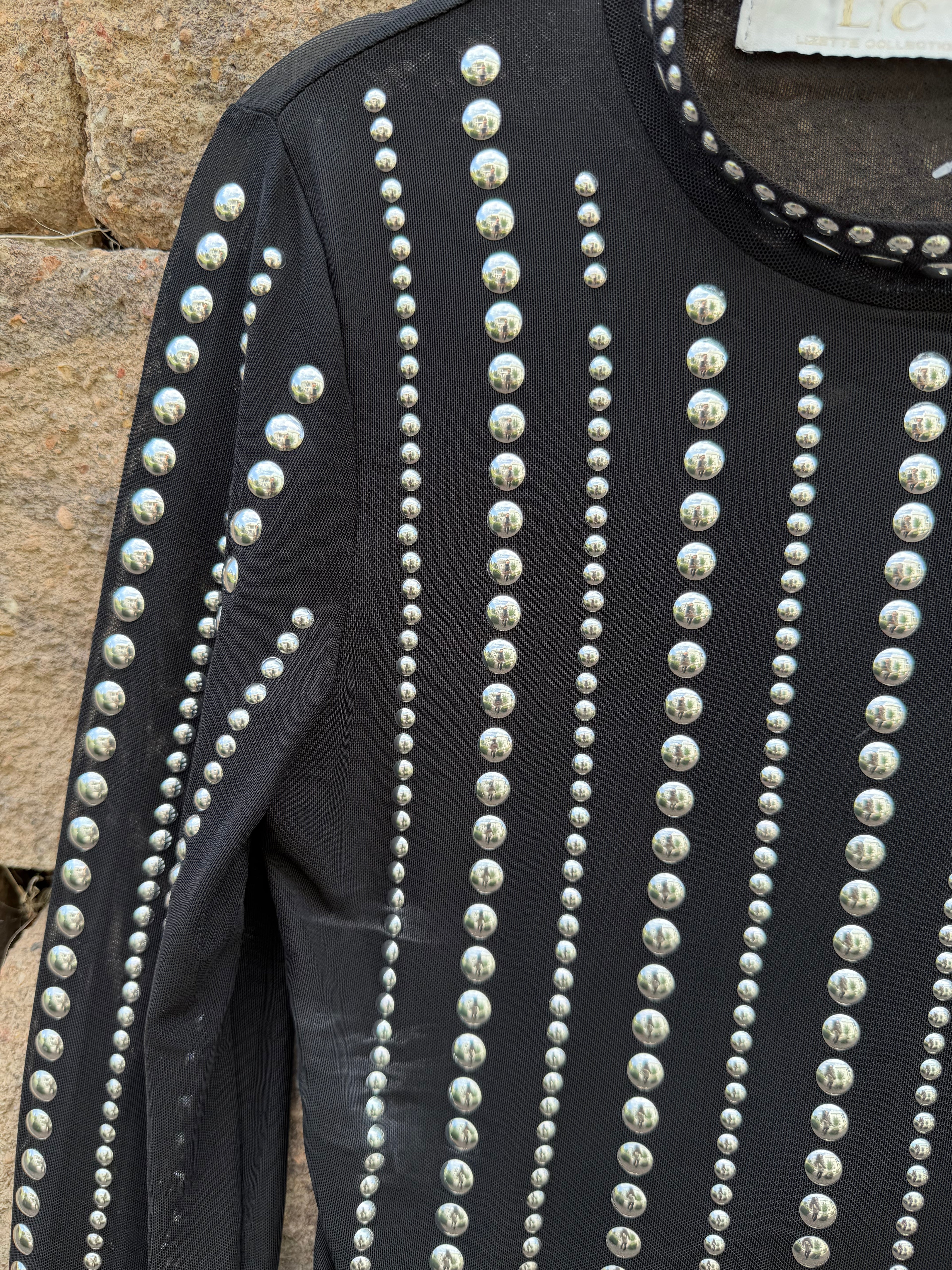 Stunning 🔥 Studded mesh top (S)