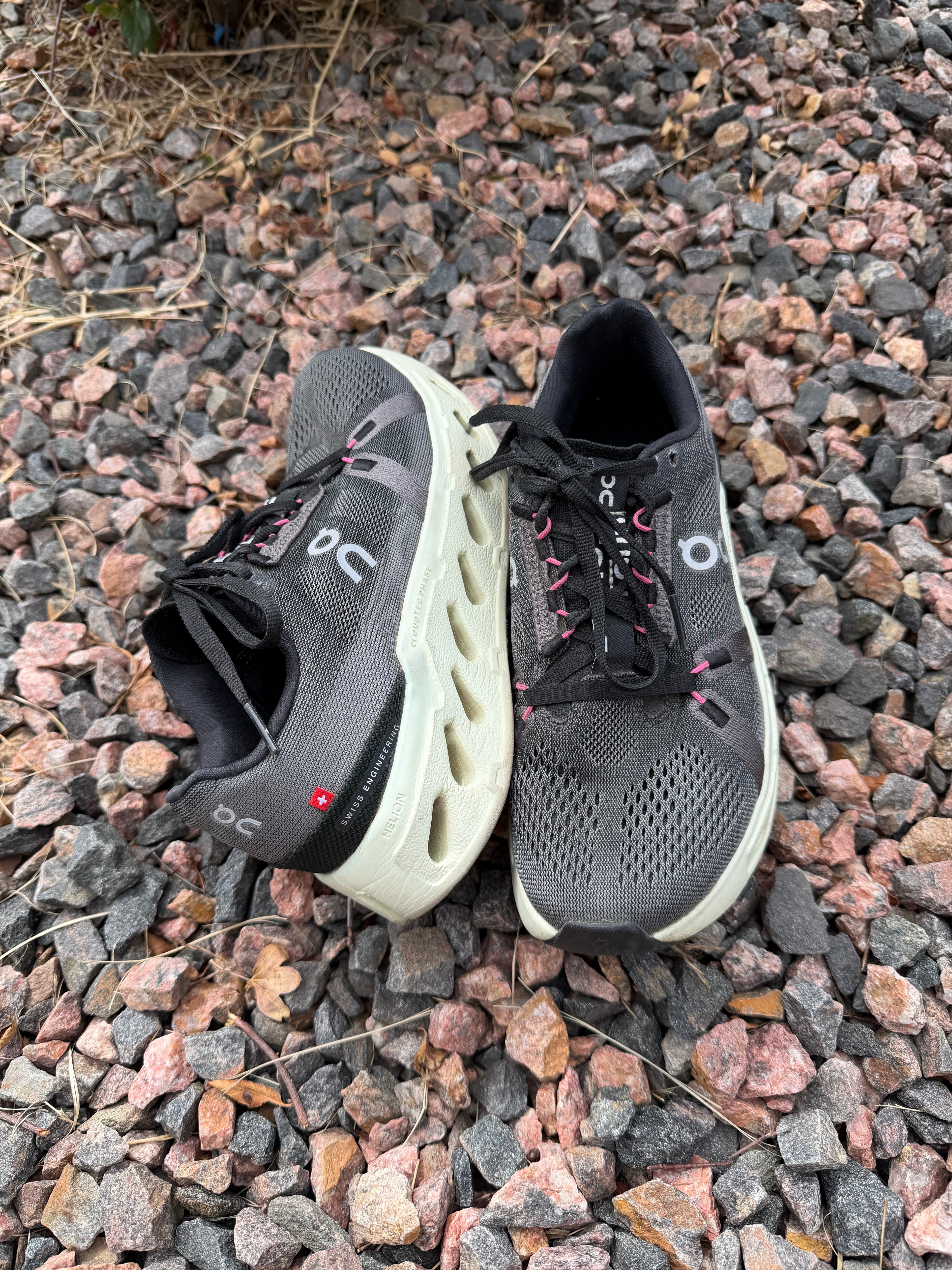 Woman’s size 6.5 cloud tech