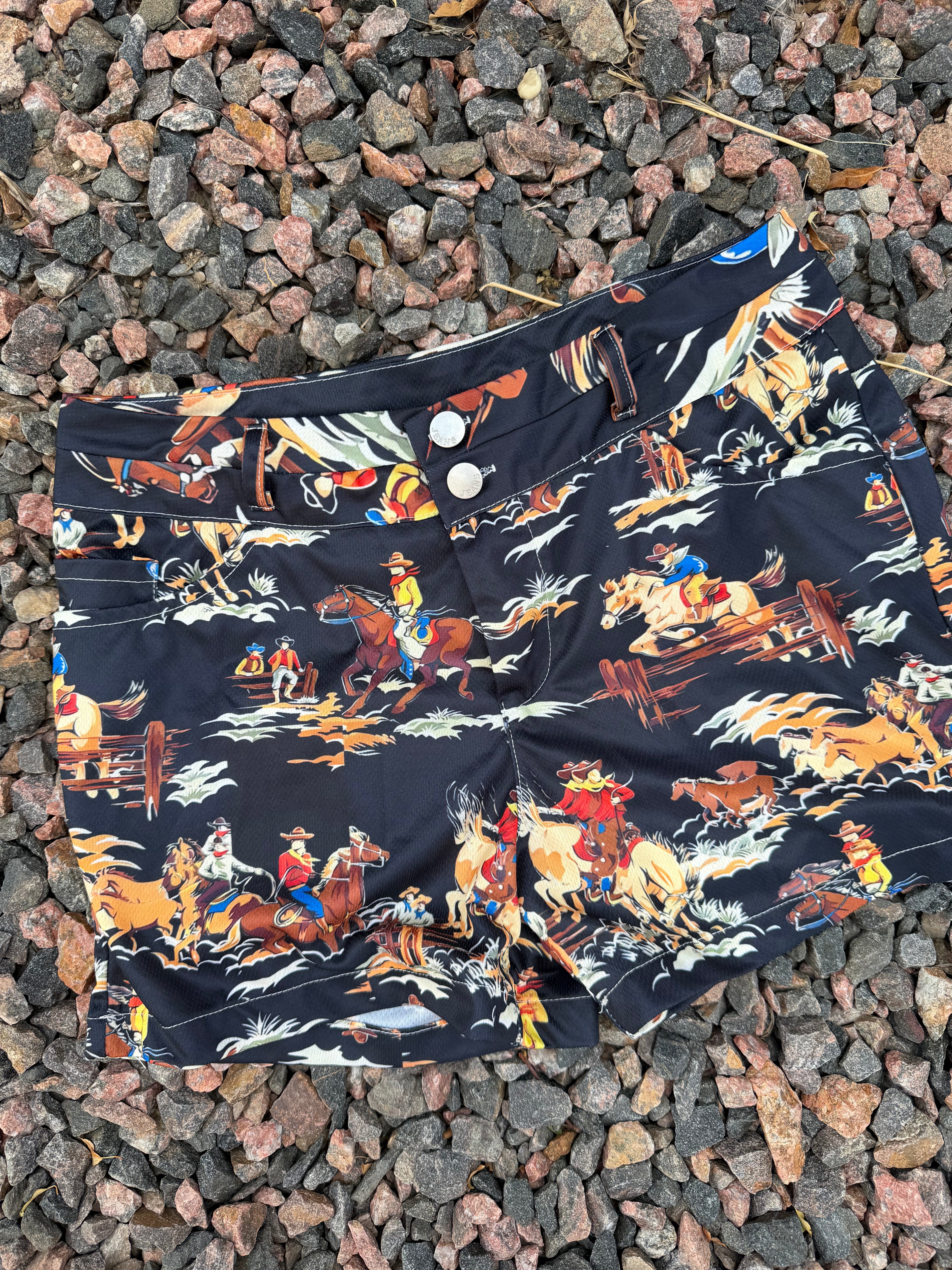 Super cute 🥰 western shorts (M)