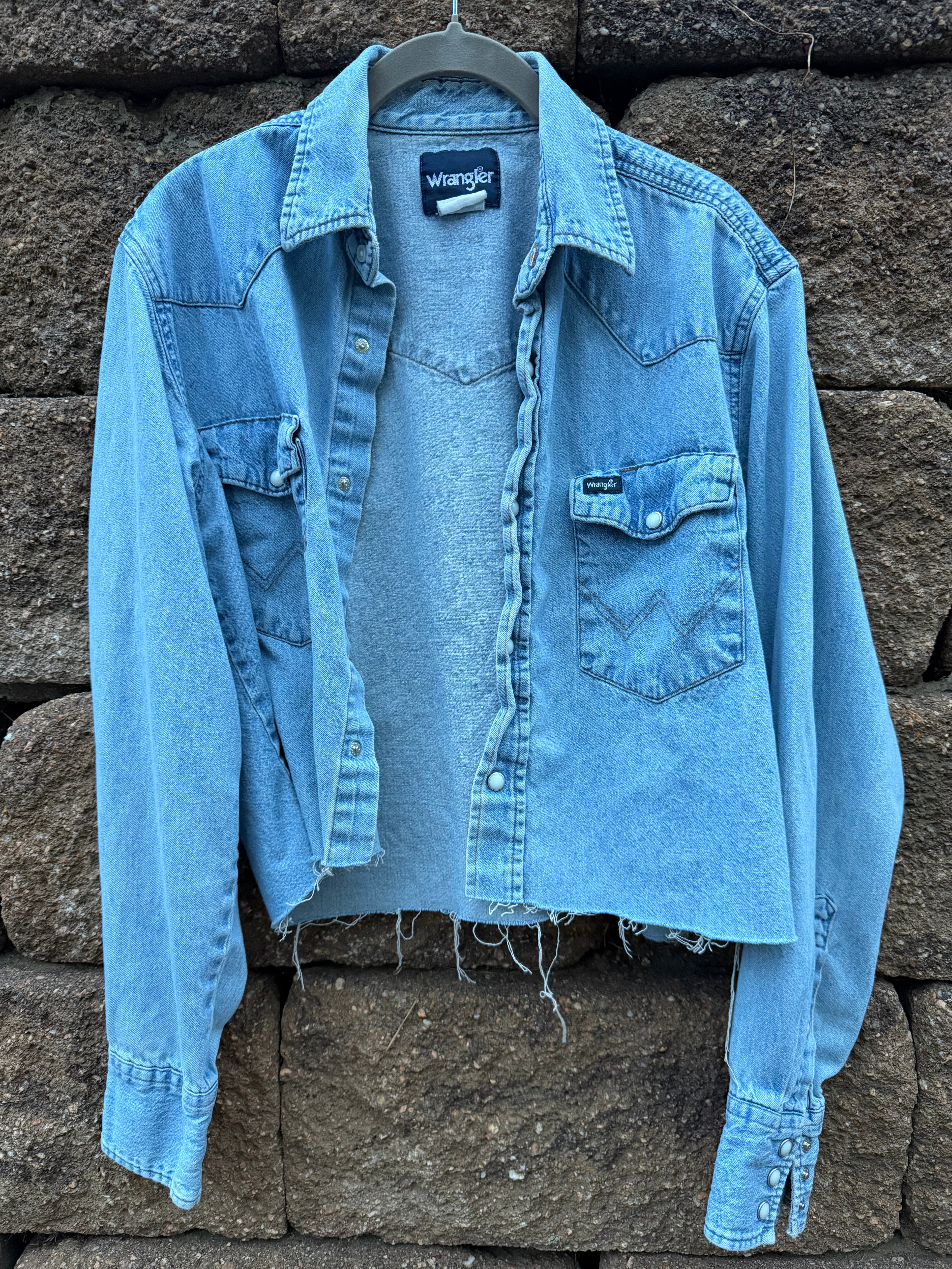 Custom vintage cropped Wrangler pearl snap (fits M/L)