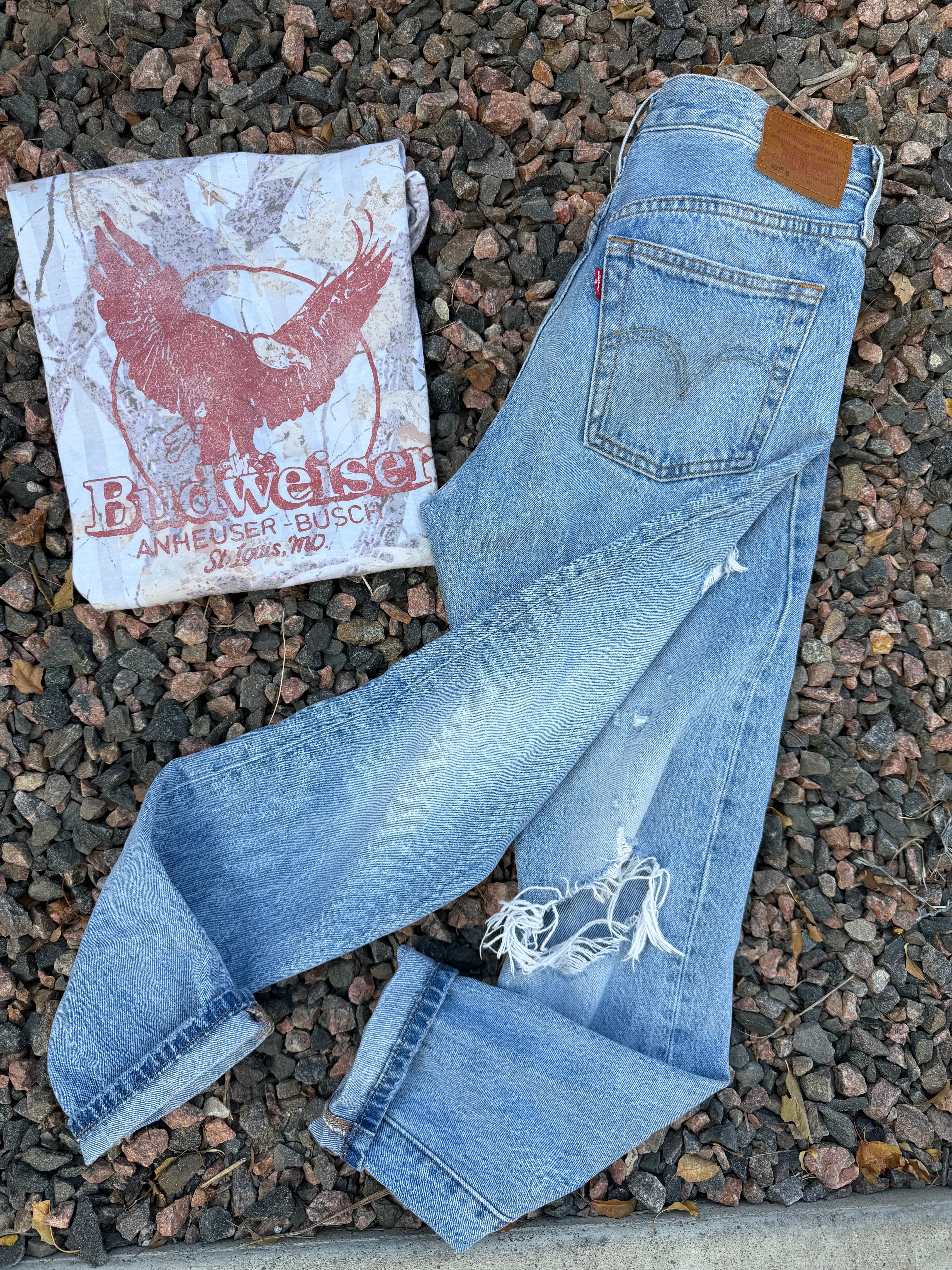 Custom distressed Levi’s 🔥🤩 size 27