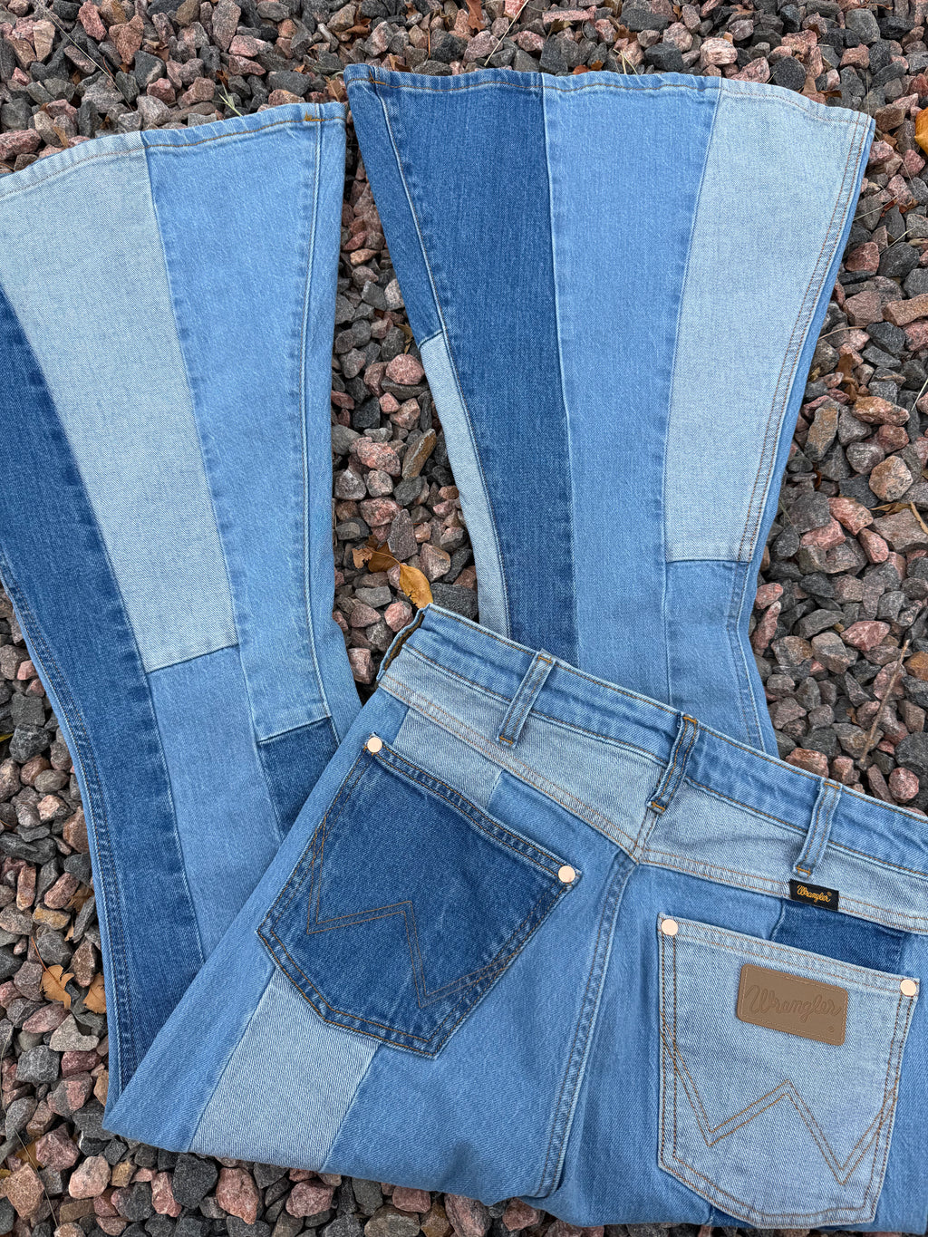 Limited edition HTF Lainey Wilson patchwork hr flares 🔥🔥 size 27/32