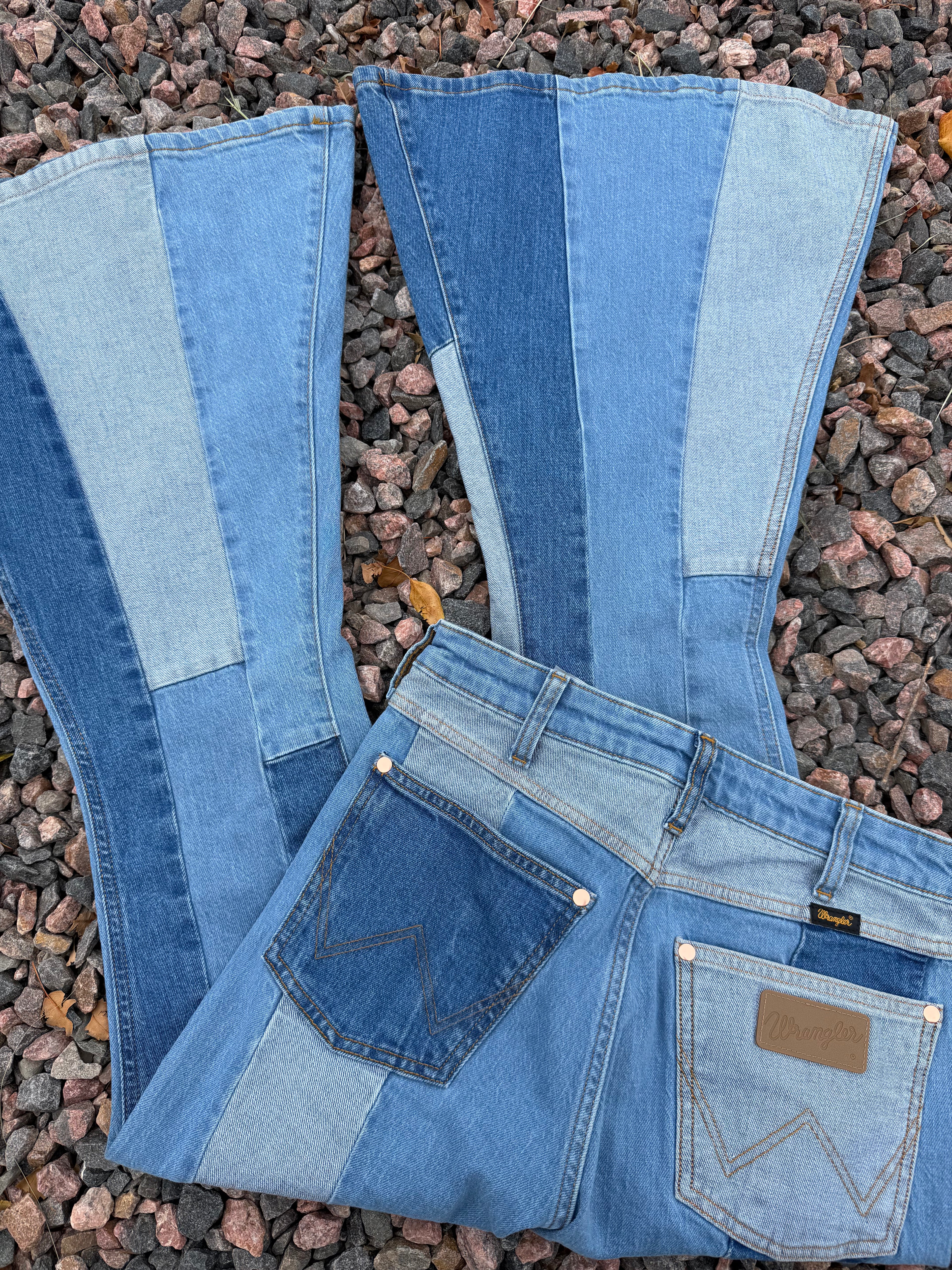 Limited edition HTF Lainey Wilson patchwork hr flares 🔥🔥 size 27/32
