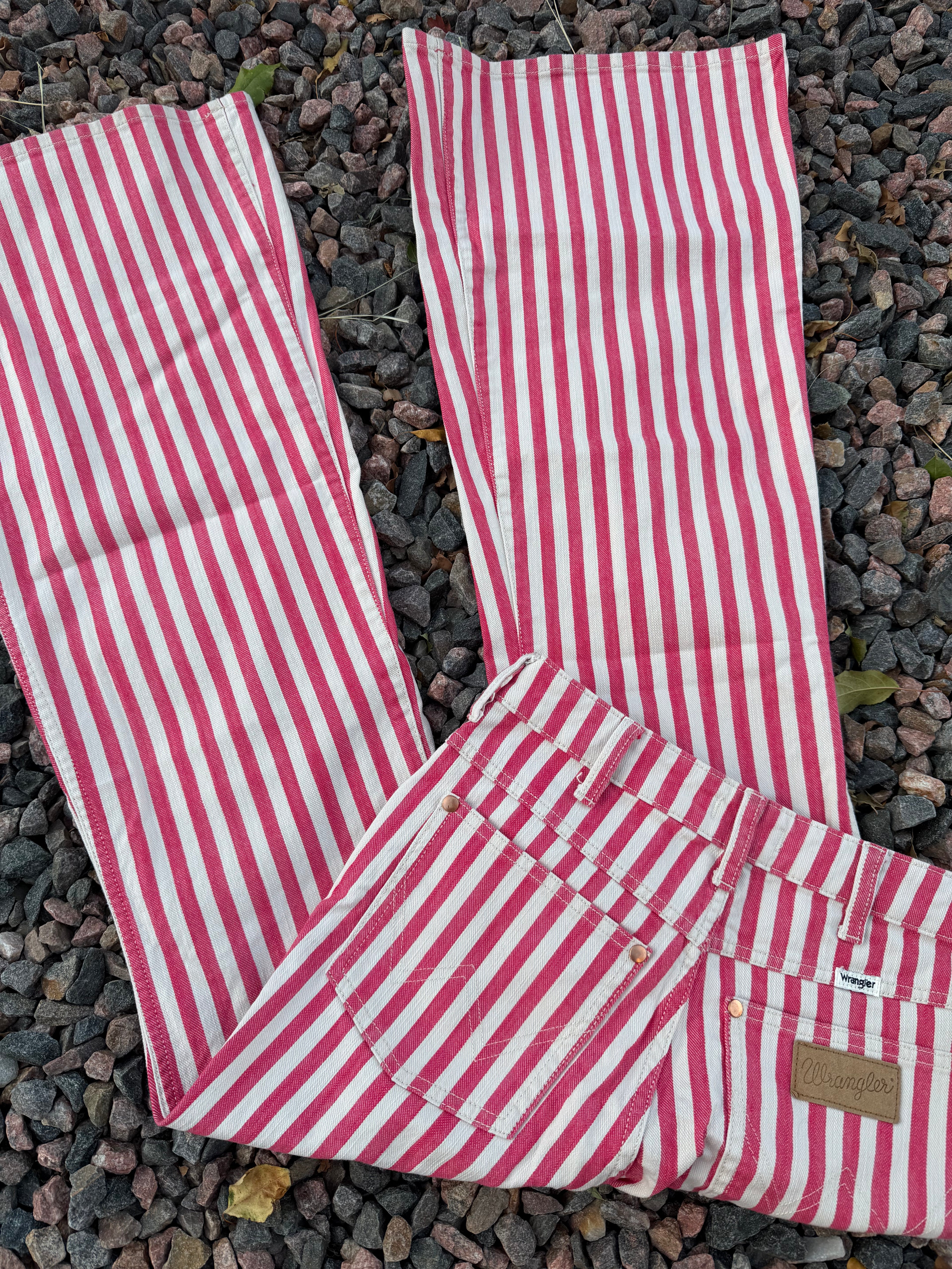 Limited edition 🔥 pink and white striped Wrangler flares 💖🪩 26/32