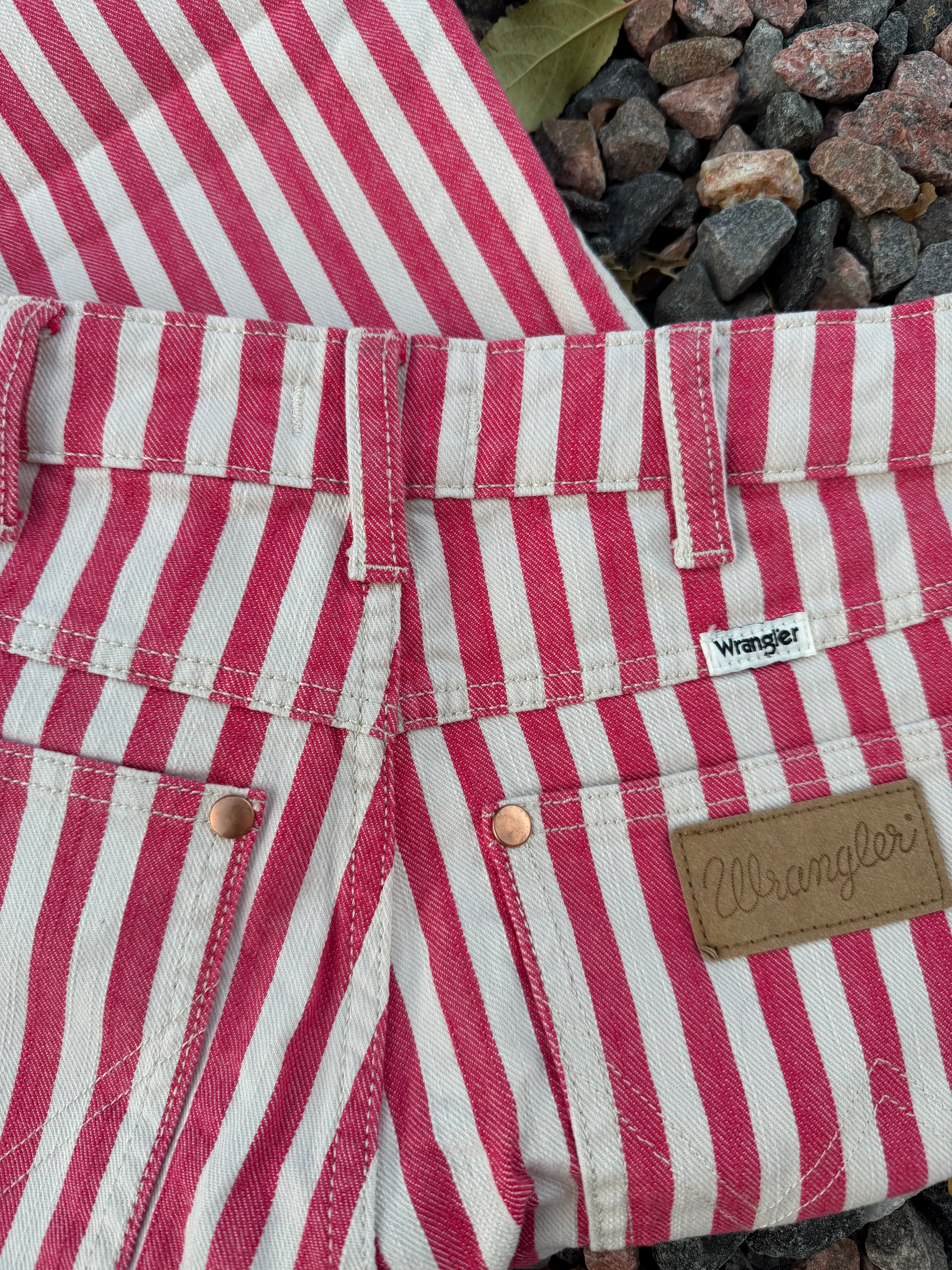 Limited edition 🔥 pink and white striped Wrangler flares 💖🪩 26/32