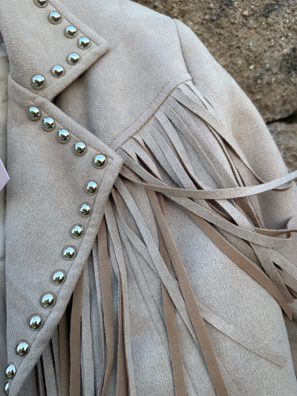 Studded fringe Saints and Hearts suede cropped jacket 🔥🔥 small (tan)