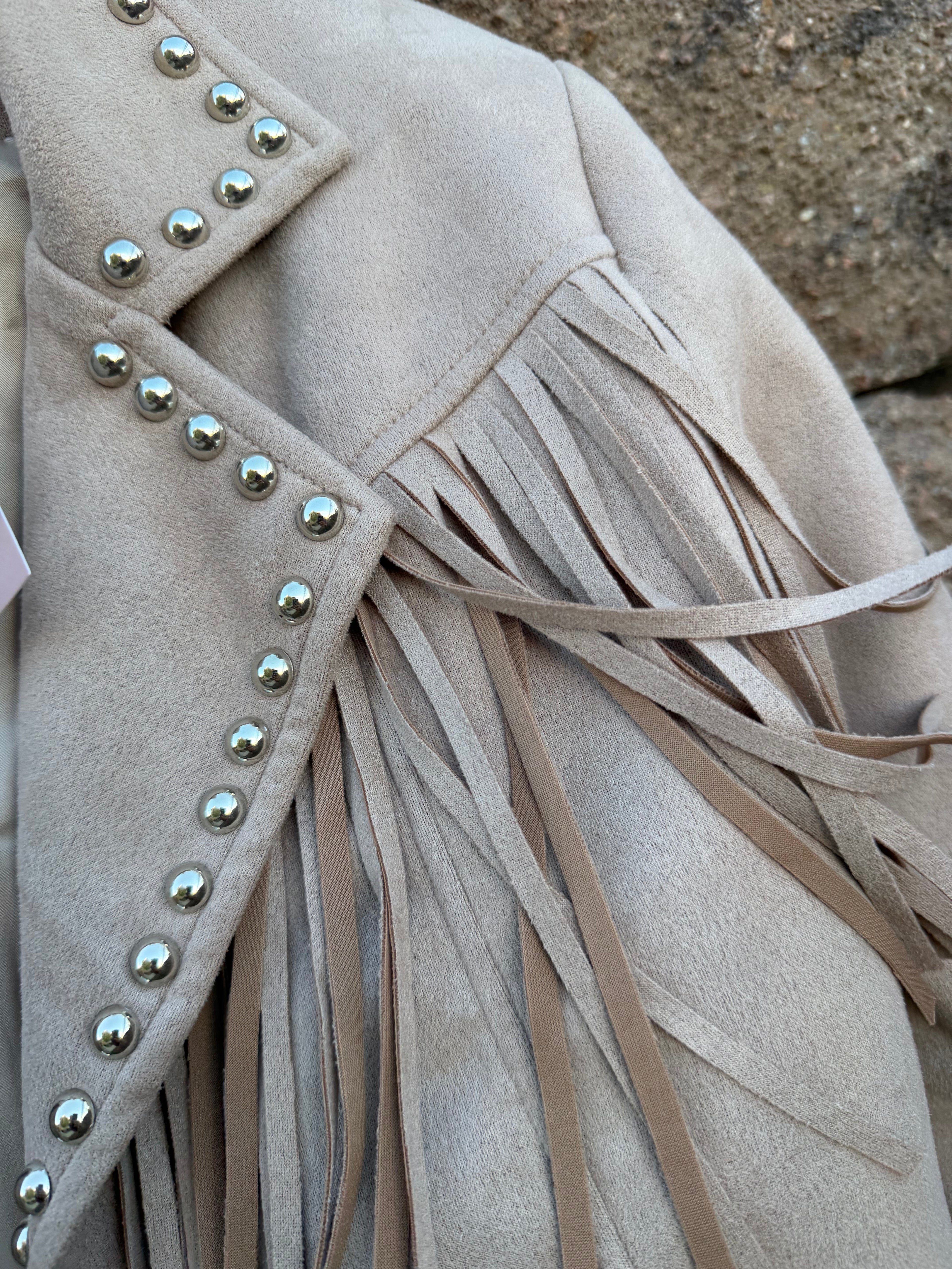 Studded fringe Saints and Hearts suede cropped jacket 🔥🔥 small (tan)