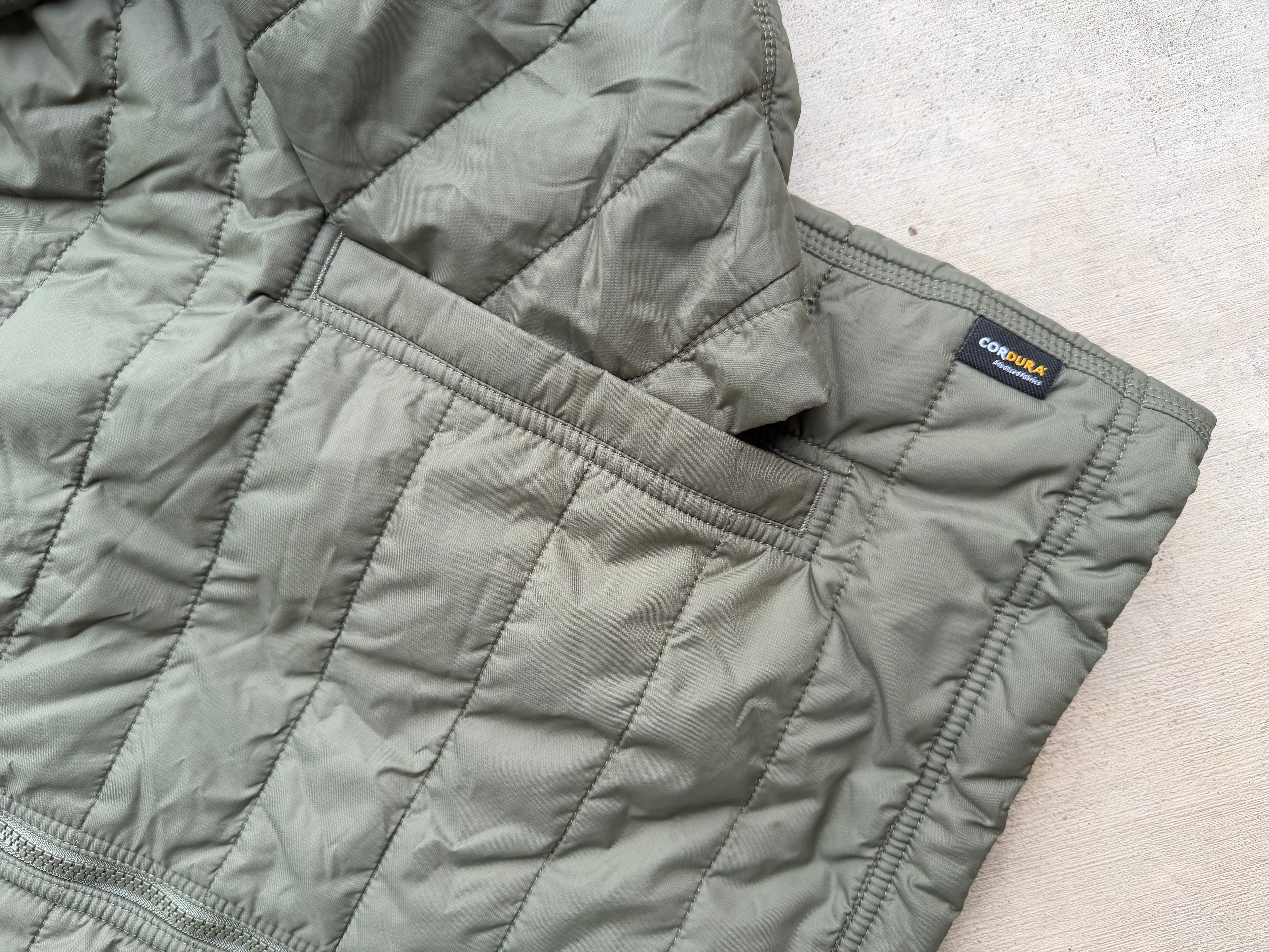 Men’s hunter green Ariat insulated jacket 🔥 Large